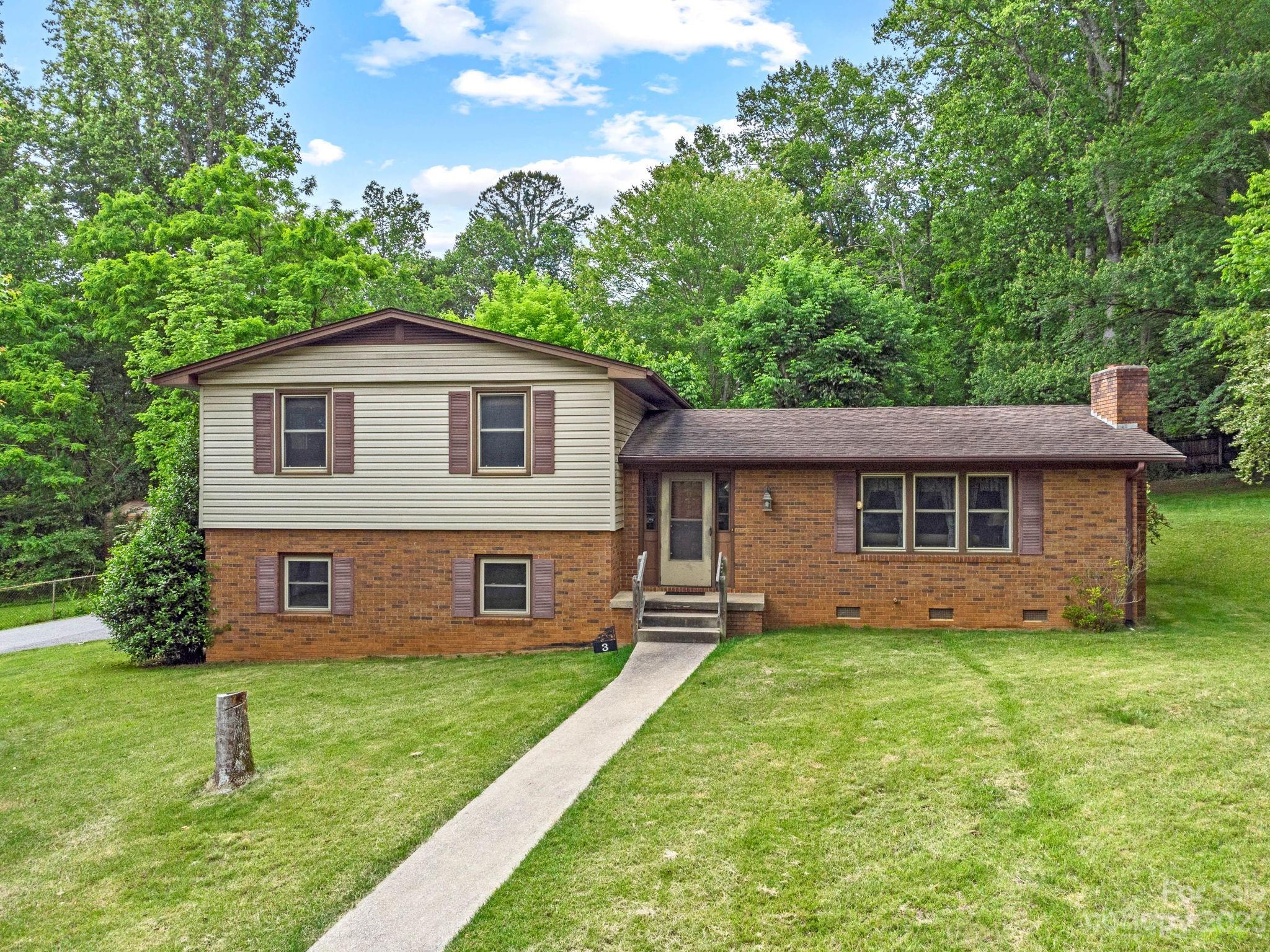 Photo 1 of 26 — 3 Monte Vista Circle, Candler, NC 28715