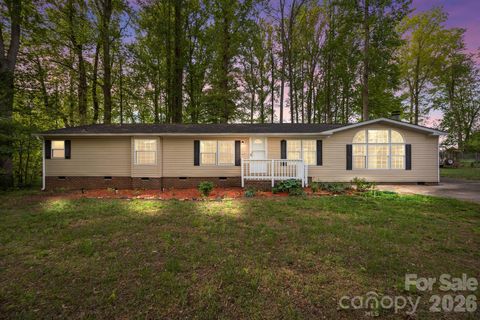 Photo of 117 Clove Lane, Statesville, NC 28677 (MLS # 4372236)