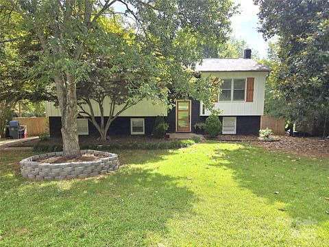 Photo of 3822 Newhall Drive NW, Conover, NC 28613 (MLS # 4283787)