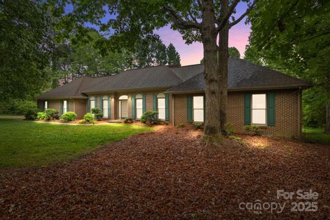 8368 Fairfield Forest Road Denver NC 28037