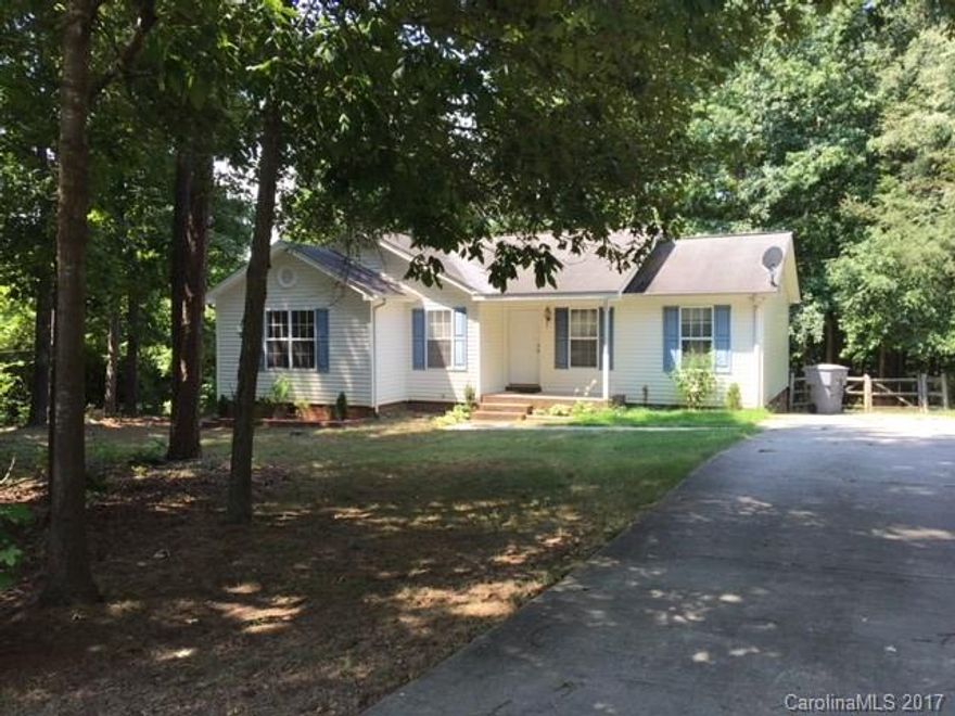 Cute ranch style home on almost an acre. Home features 3 bedrooms and 2 baths.  Master suite with walk-in closet and full bath. Large family room opens to dining area and kitchen. Laundry/mud room opens to back deck as well as dining area. Located at the end of a small road makes for great privacy.