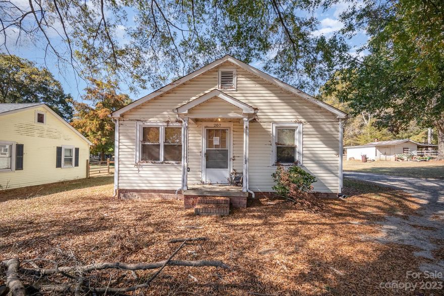 This charming 2-bedroom, 1-bath single-family home is a perfect starter home set on a spacious .9-acre lot. With a detached, oversized, 3-car garage with potential for storage and/or a workshop, this property offers incredible versatility. The tranquil and serene surroundings create a peaceful atmosphere, making it an ideal place to call home. This property is an excellent opportunity for first-time homebuyers seeking a home full of potential and room to grow. Schedule your exclusive tour before this home disappears!