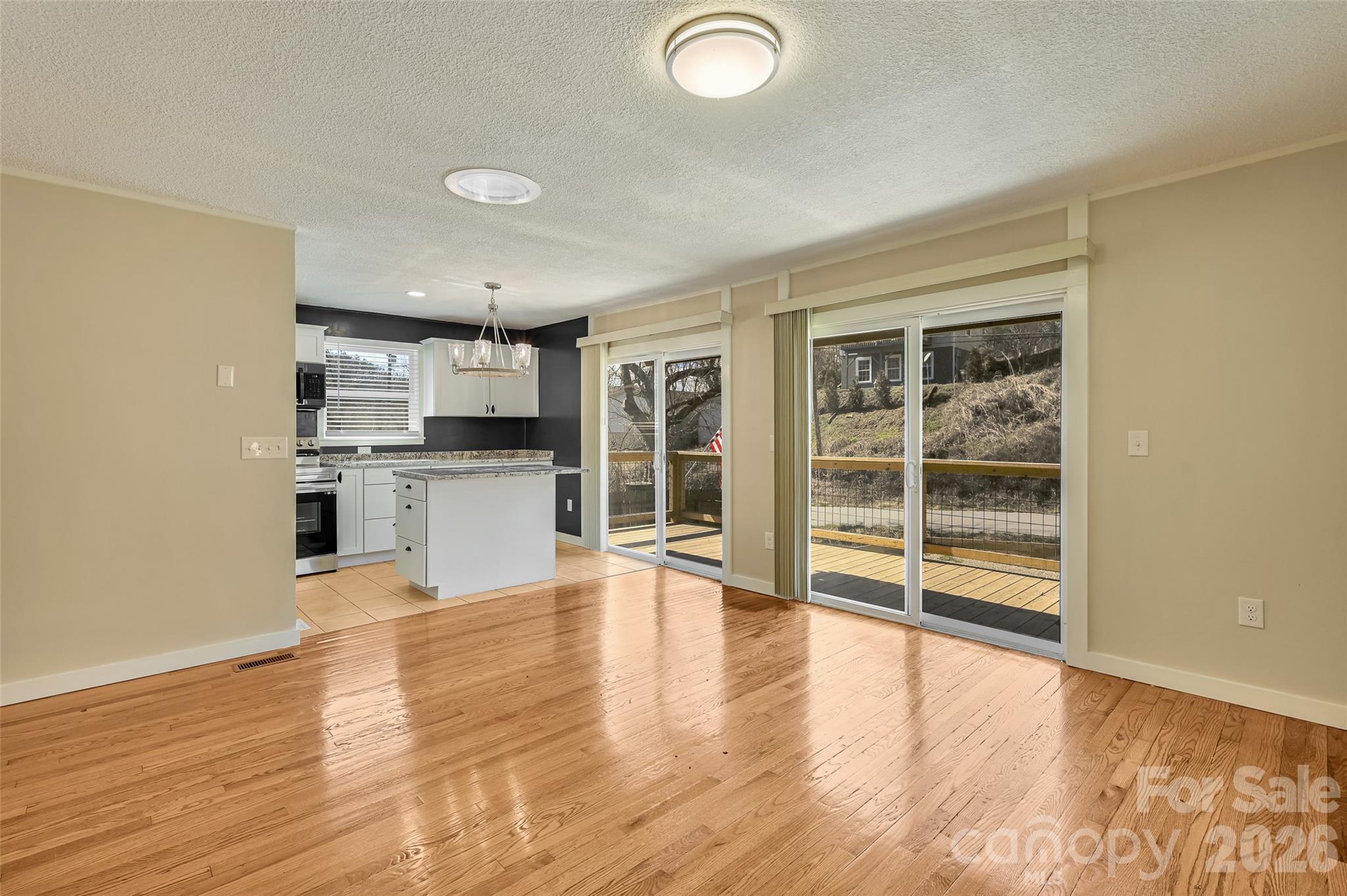 9 Woodfin Avenue