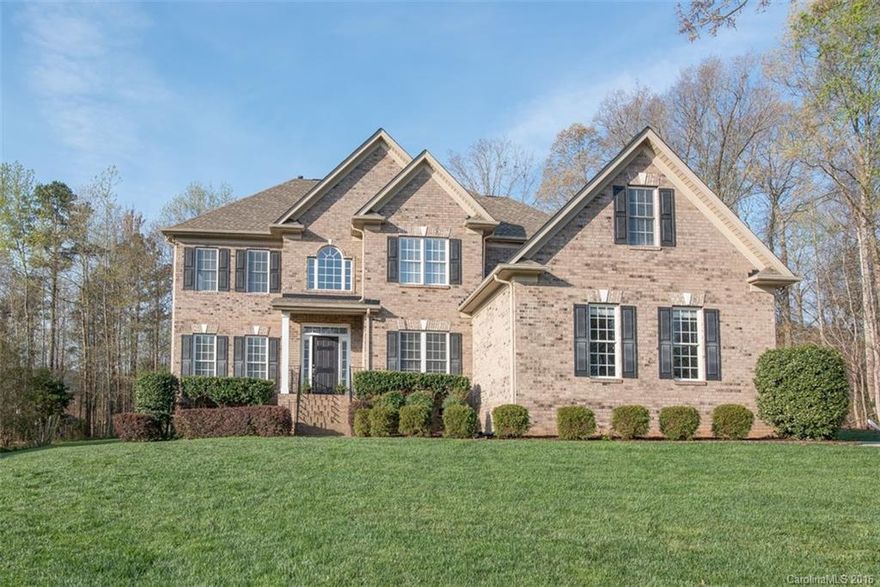 Beautiful custom home on private, wooded cul de sac lot. Gourmet kitchen w/granite counters, ss appliances & custom cabinetry open to great room w/ floor to ceiling stone fireplace. Immaculate site finished hardwds on most of 1st floor, large dining & living rooms + 1st flr bedroom suite. Full hardwood treads on beautiful turned staircase. 3 beds, luxury master suite, & large bonus on 2nd flr.  Spacious screened porch overlooks almost an acre of land. Walk to shopping & dining!