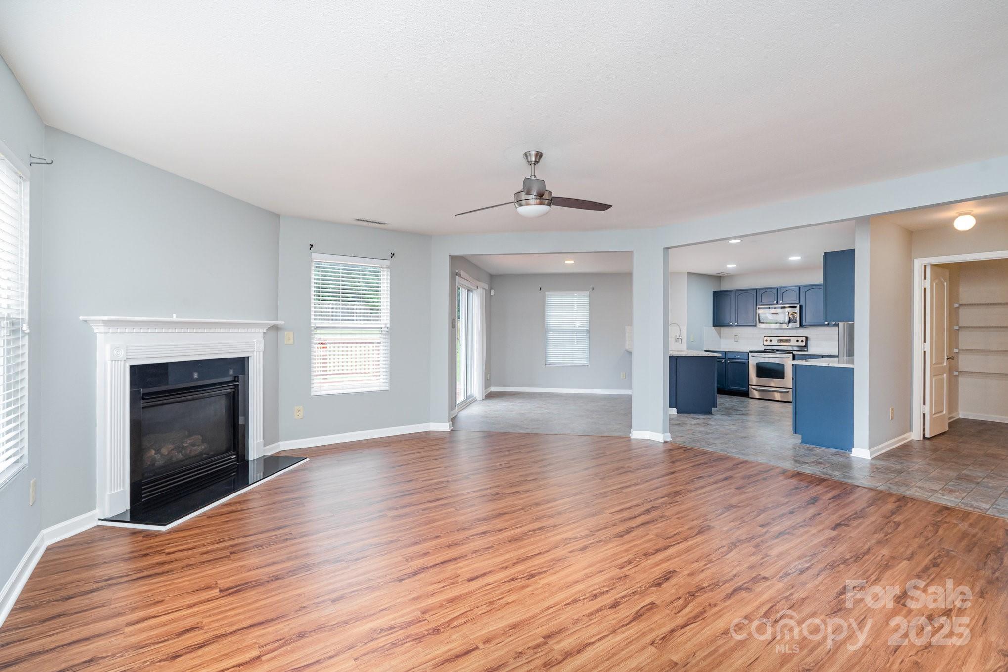 696 Bright Orchid Avenue