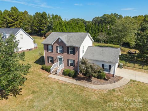 Photo of 2264 Picnic Drive, Newton, NC 28658 (MLS # 4304461)