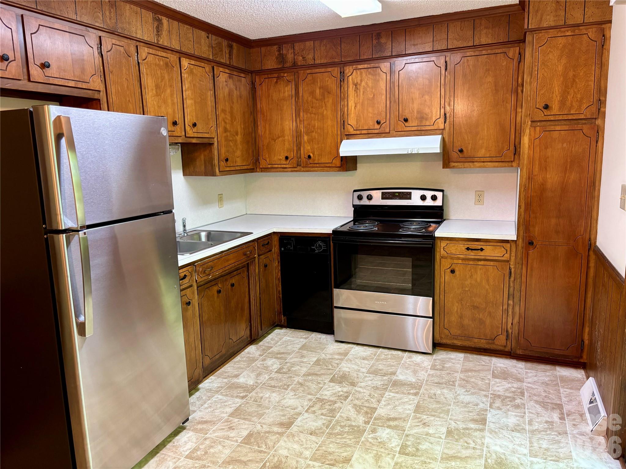 128 Hillcrest Drive