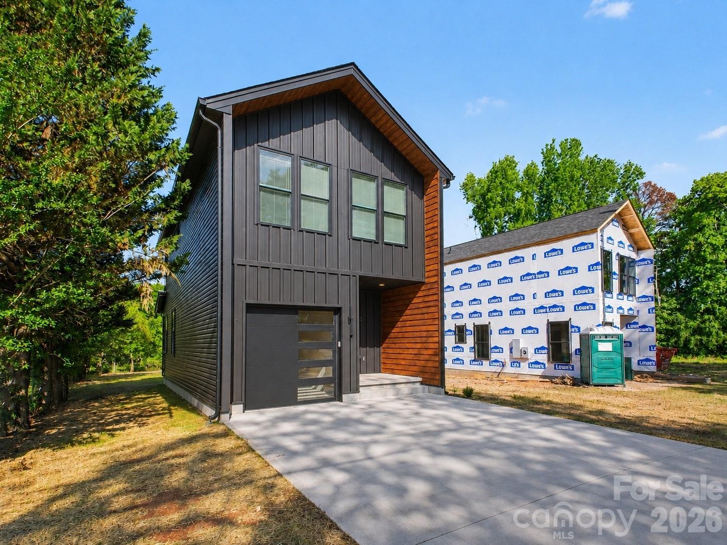 587 Central Drive NW