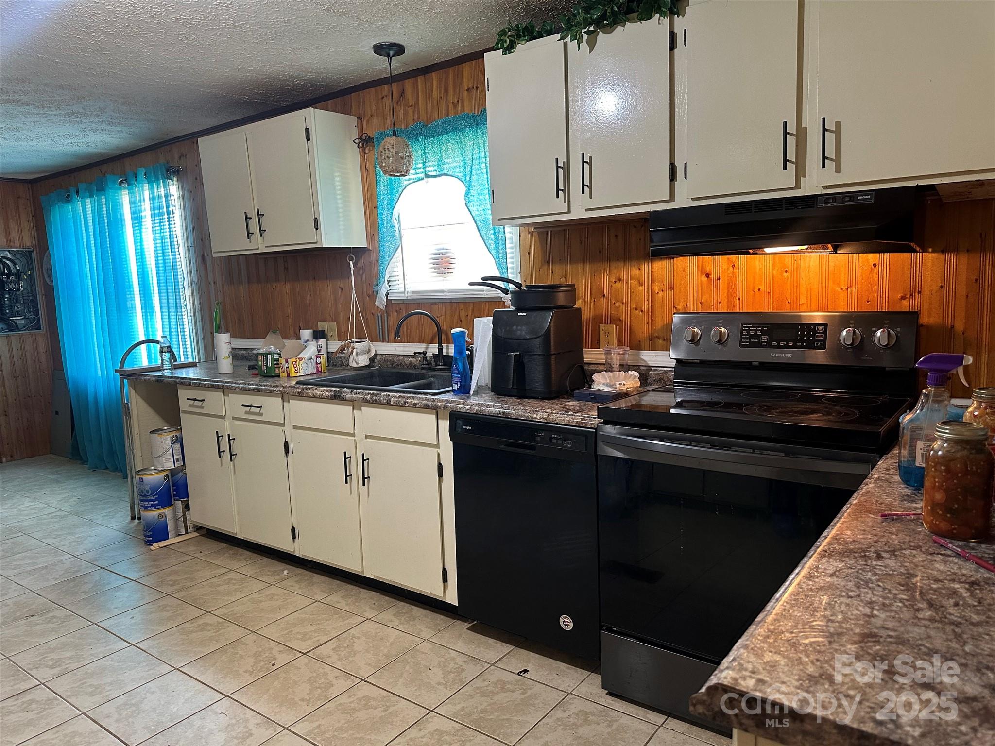 1355 Oak Breeze Drive