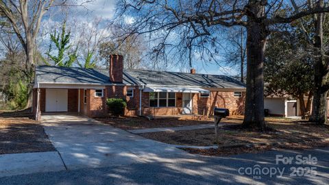 Photo of 411 20th Avenue NE, Hickory, NC 28601 (MLS # 4327528)