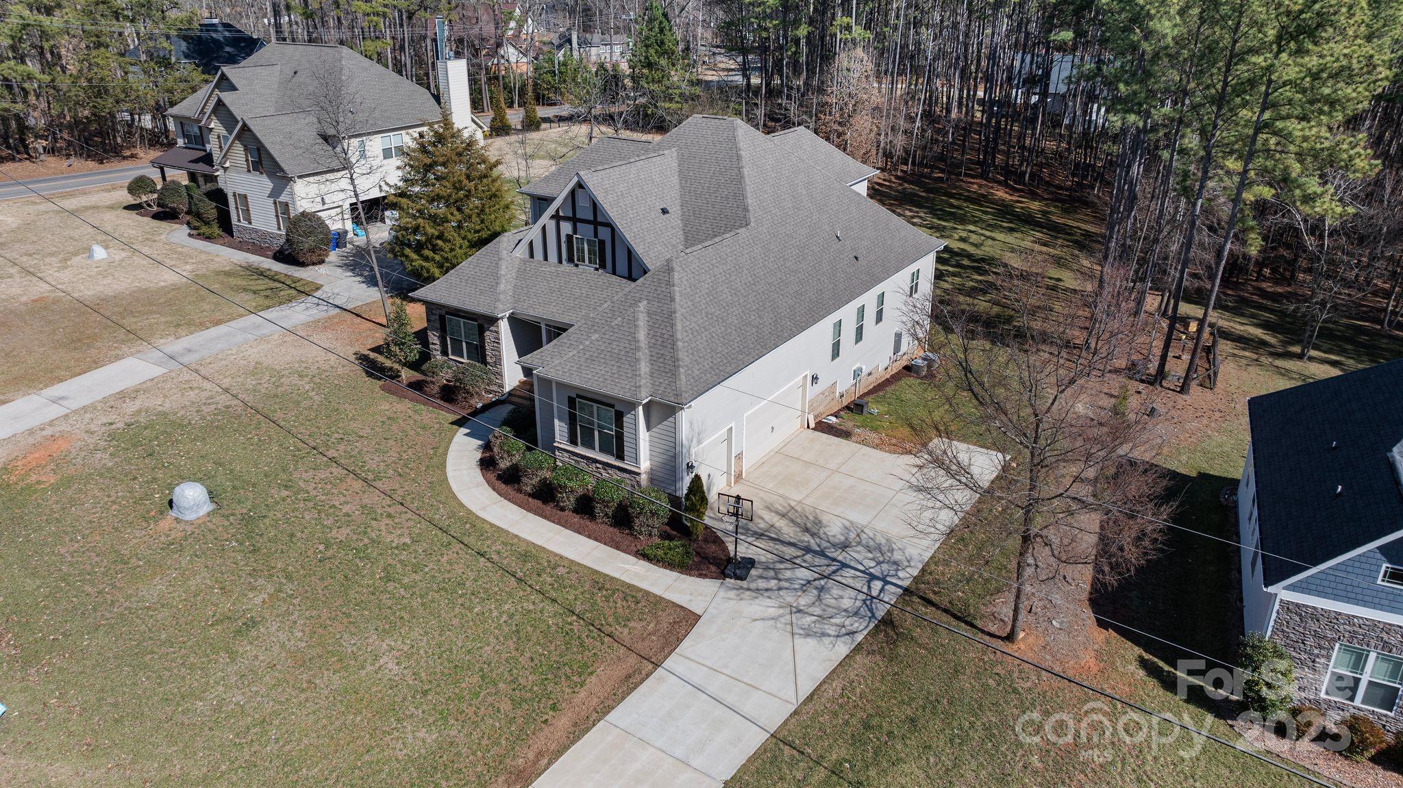 704 Kenway Loop