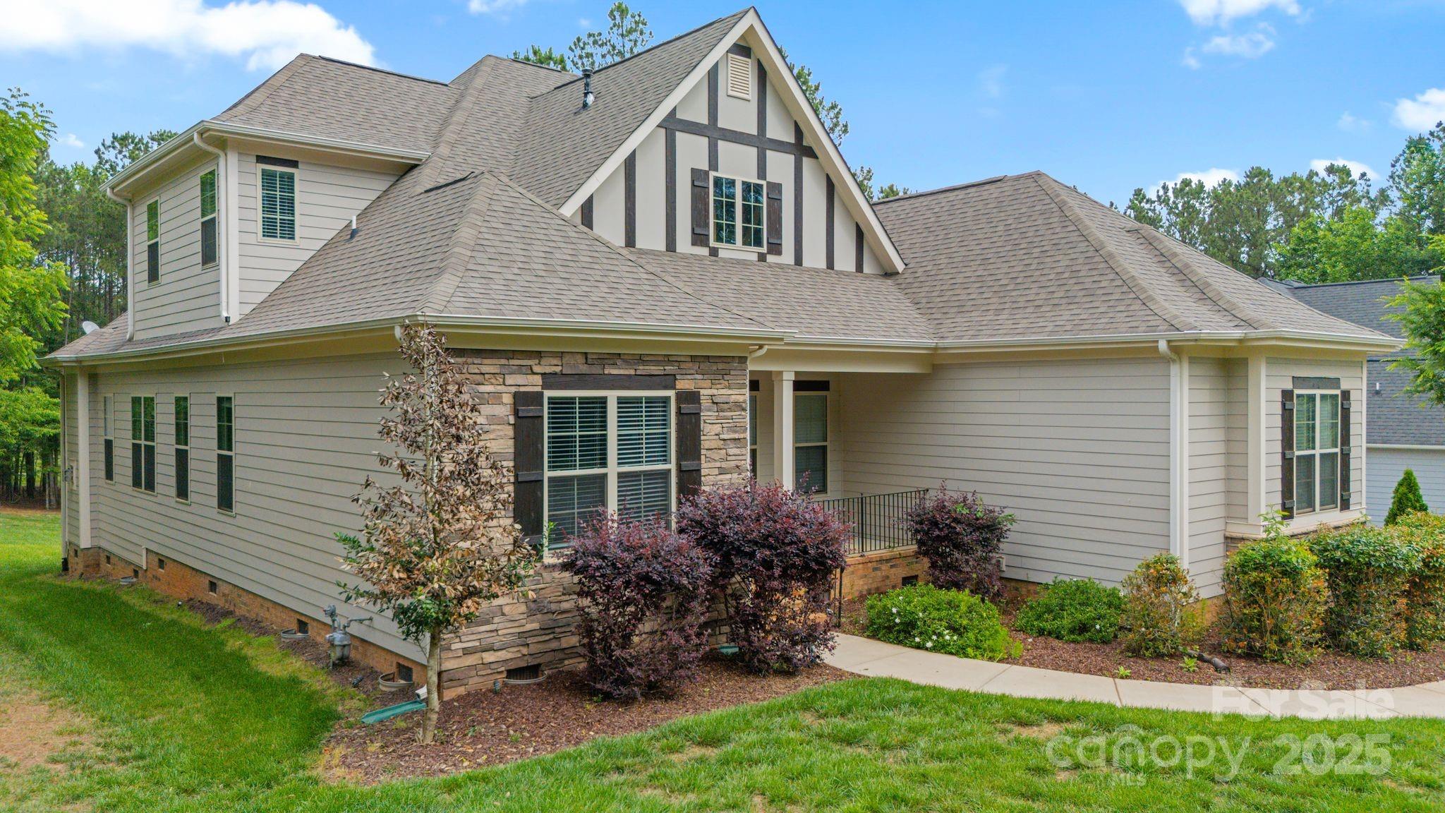 704 Kenway Loop
