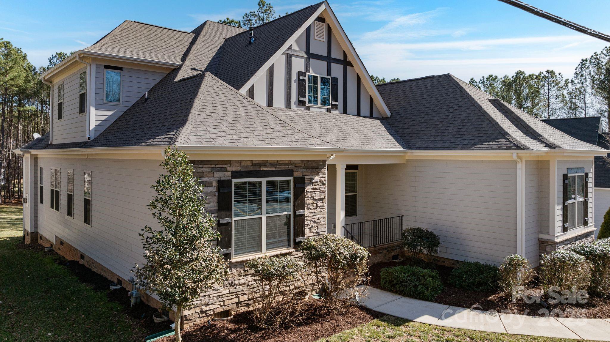 704 Kenway Loop