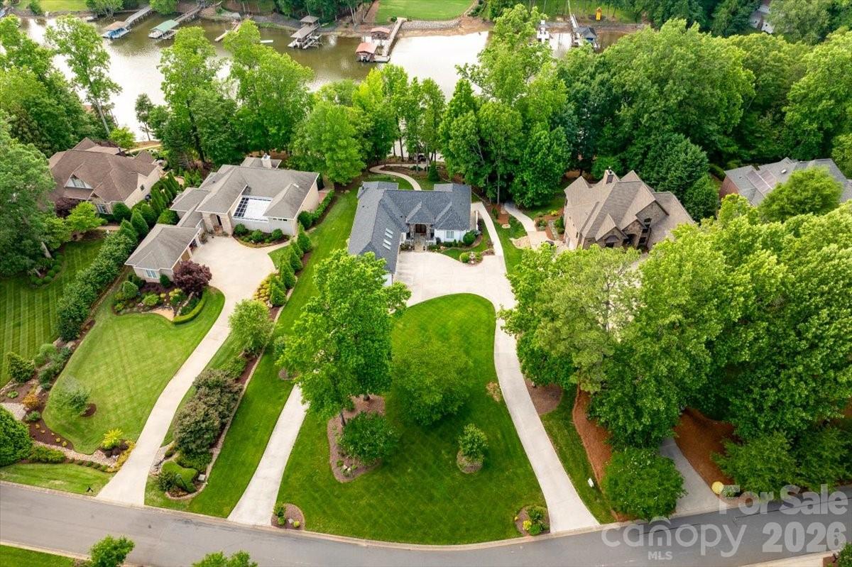 9128 Shorewood Place