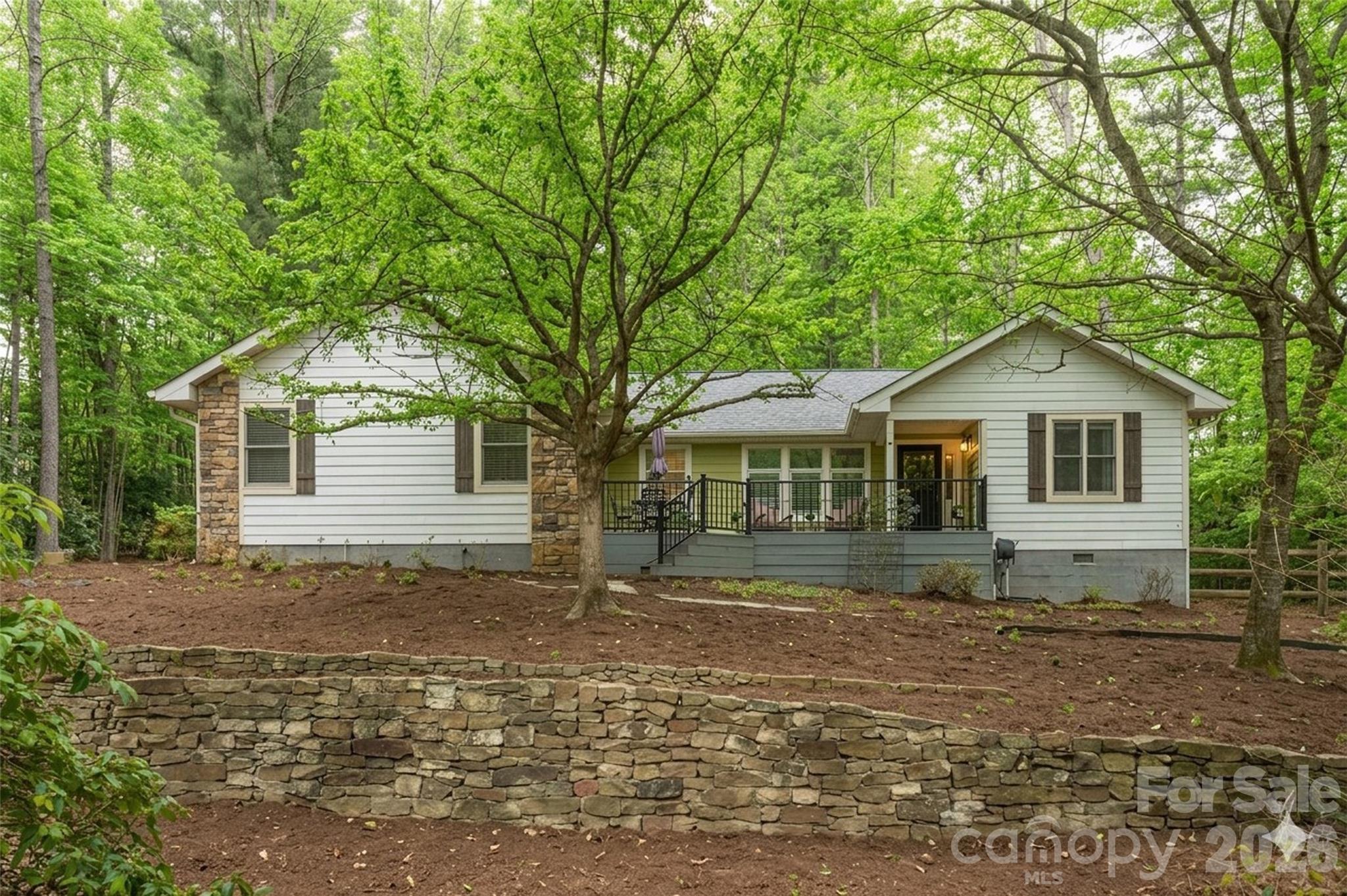 Photo 1 of 32 — 128 Camellia Way, Hendersonville, NC 28739