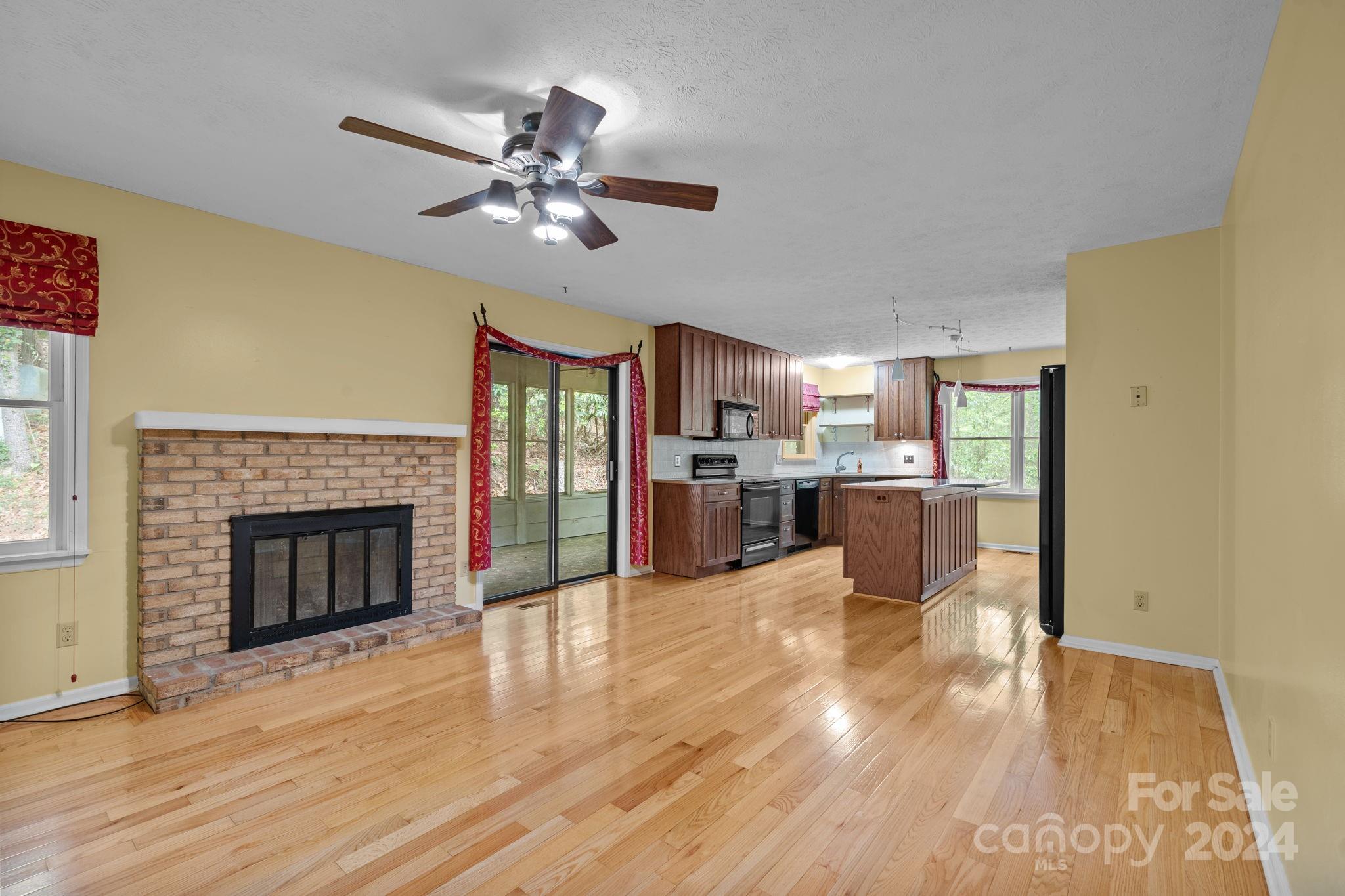 Long John Mt Estates - Residential