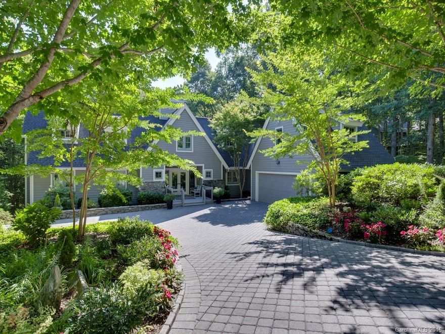 Fabulous Mountain home w/ charm throughout & updated contemporary touches. Great room has rich Black walnut built-ins & fireplace. Chef like kitchen w/ open dining area and access to spacious screened porch. Master on main w/ spa like bath. 2nd level has open loft area w/ office & 2 bedroom suites. Fabulous outdoor space w/ water feature & extensive landscaping, golf cart garage, paver drive, whole house generator and much more. 8 minutes to Town.