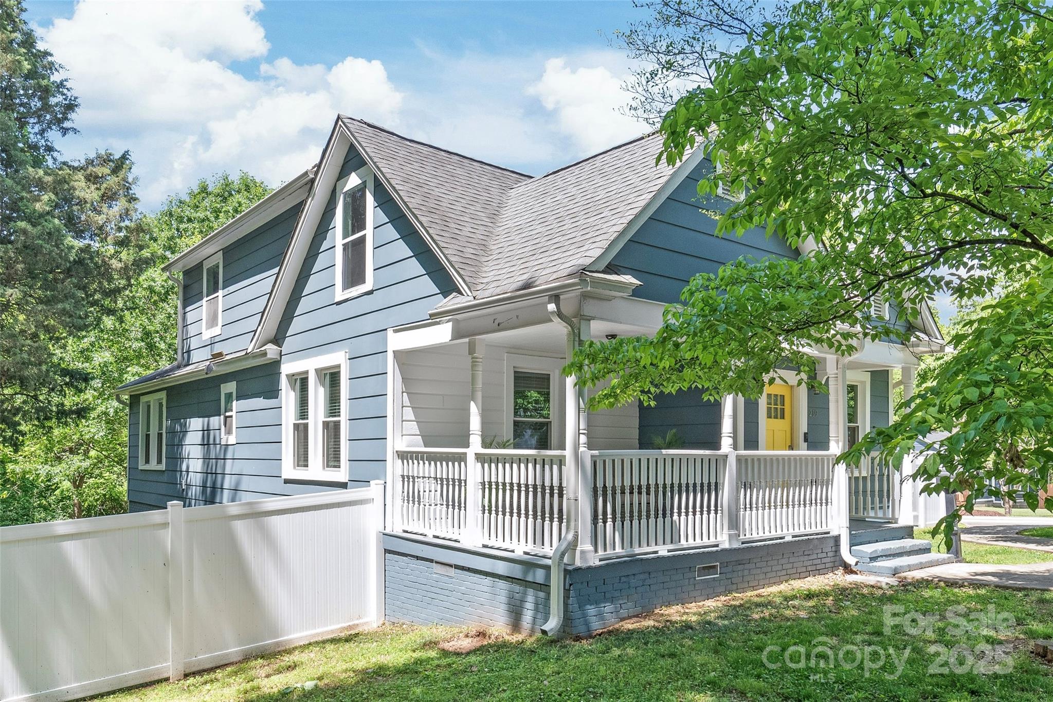 219 Lee Street