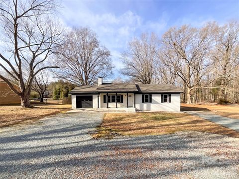 Photo of 1024 Willoughby Road, Monroe, NC 28110 (MLS # 4347513)
