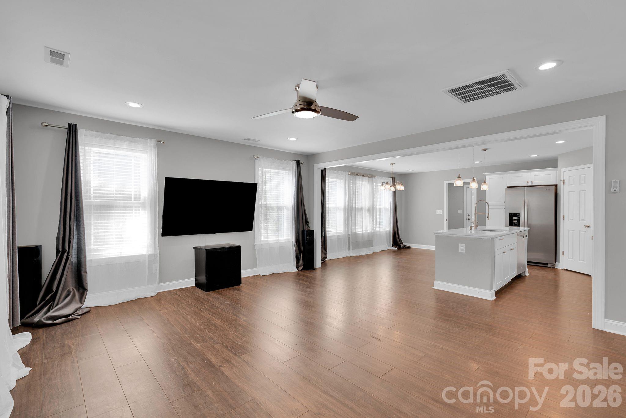 159 Madison Avenue NE