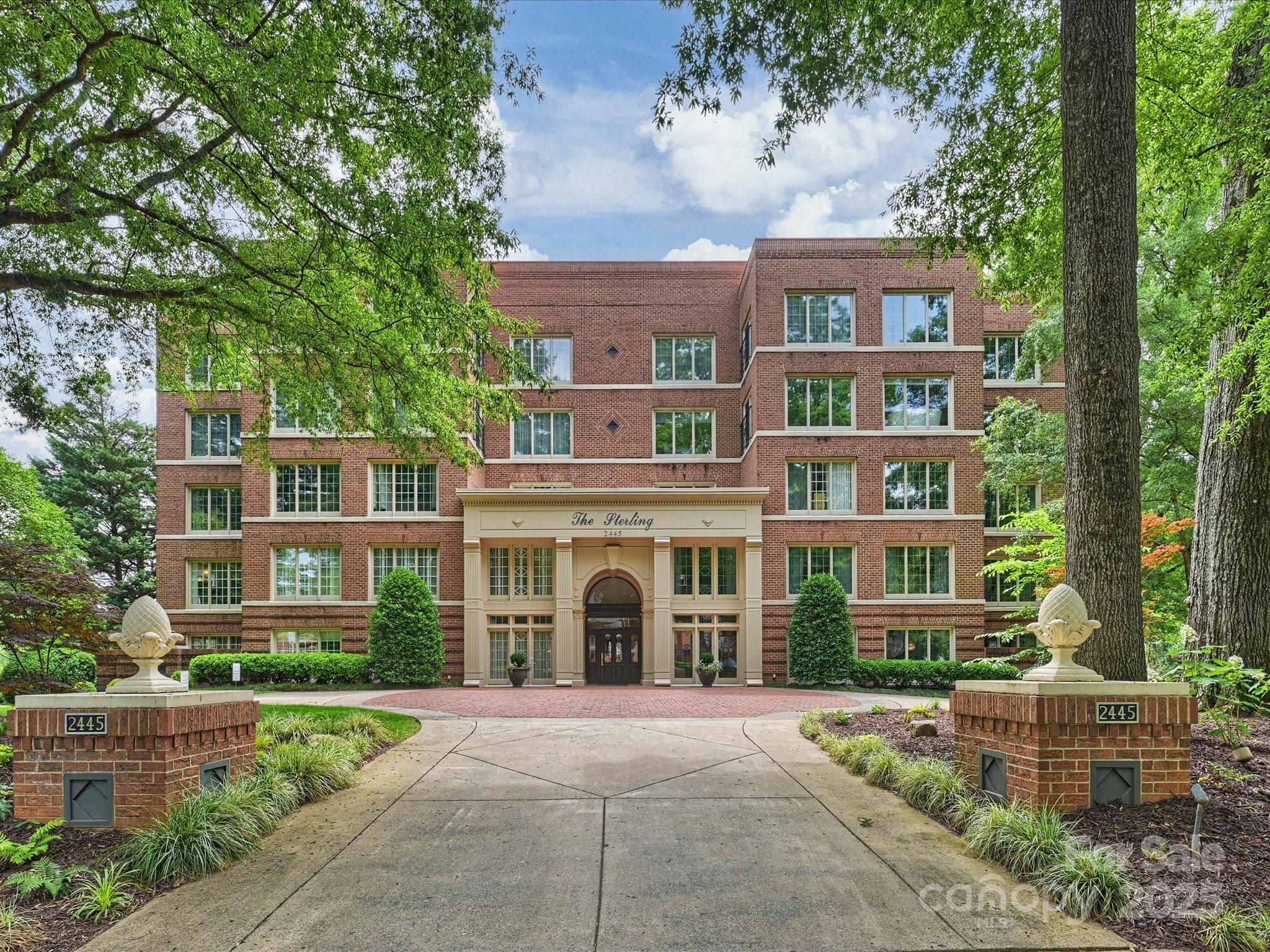 2445 Selwyn Avenue 104