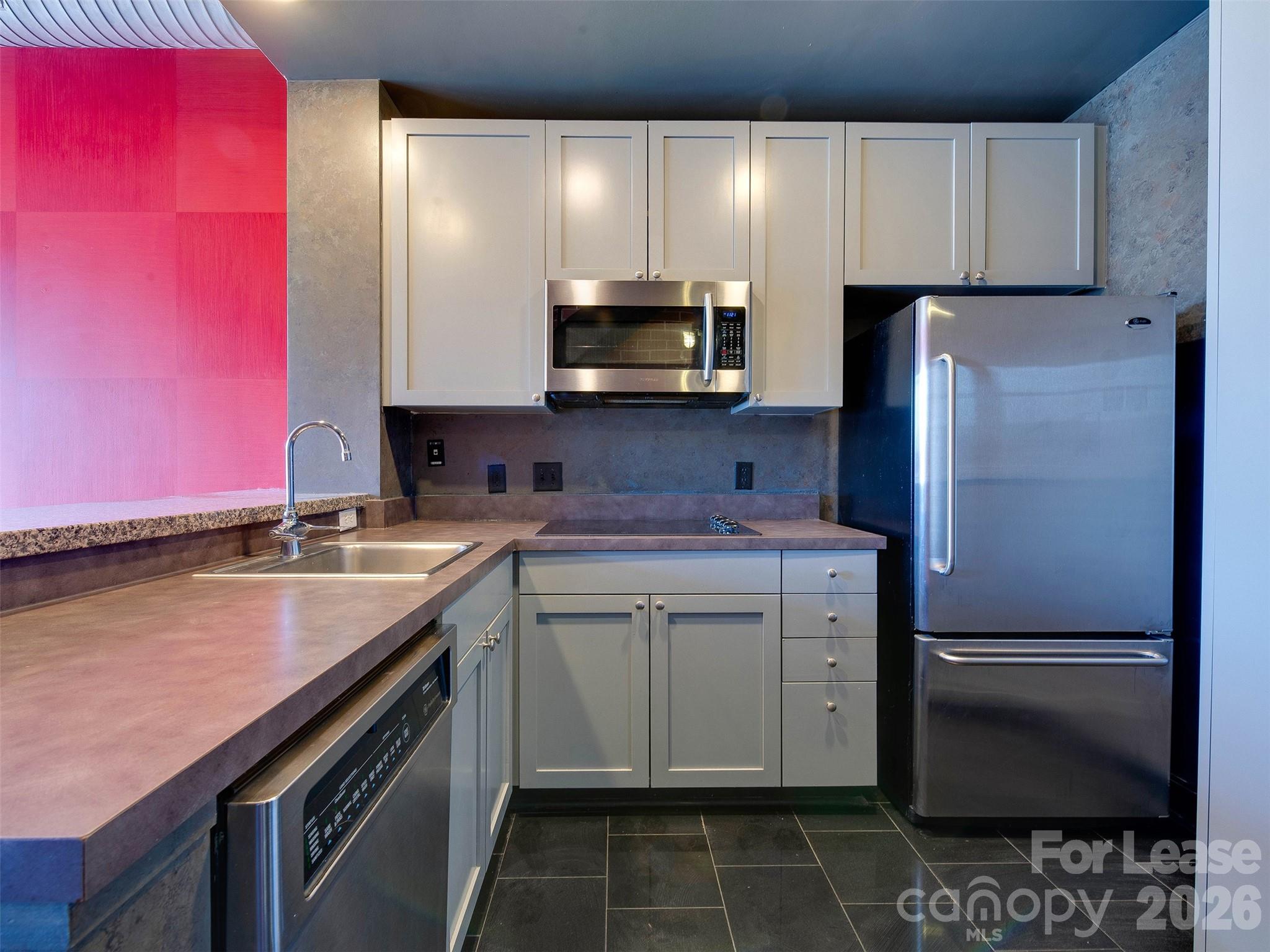 710 W Trade Street 312