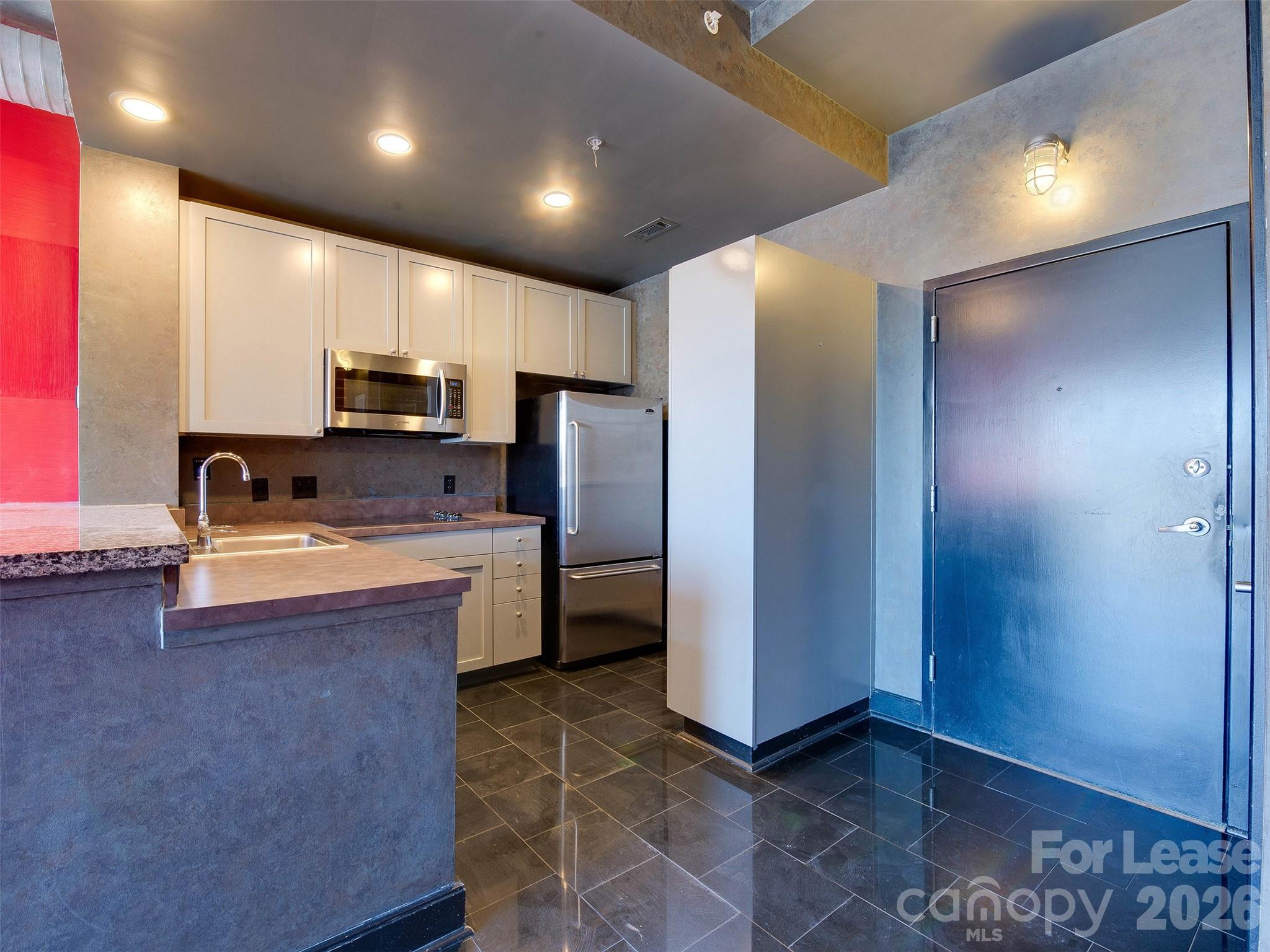 710 W Trade Street 312