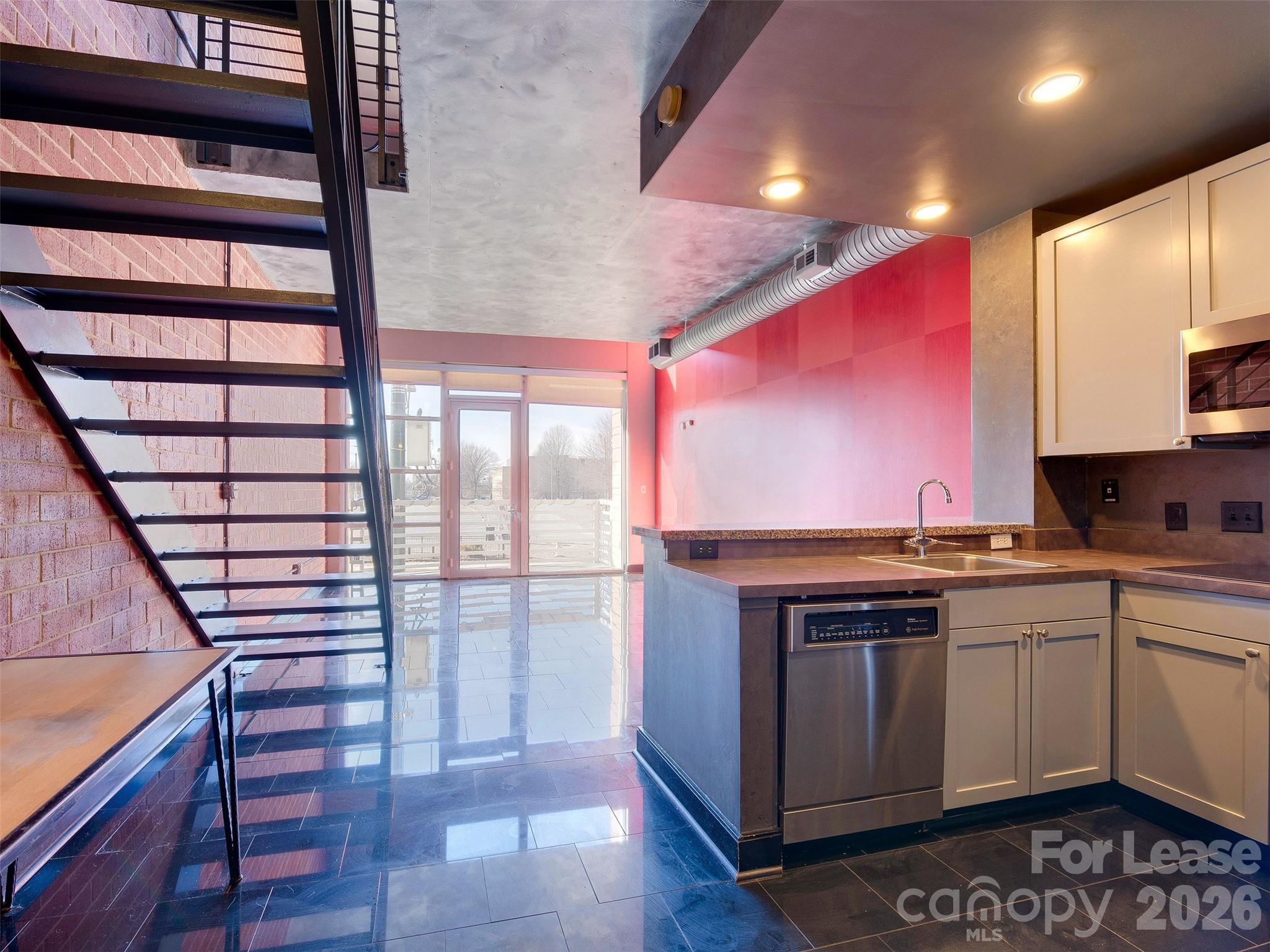 710 W Trade Street 312