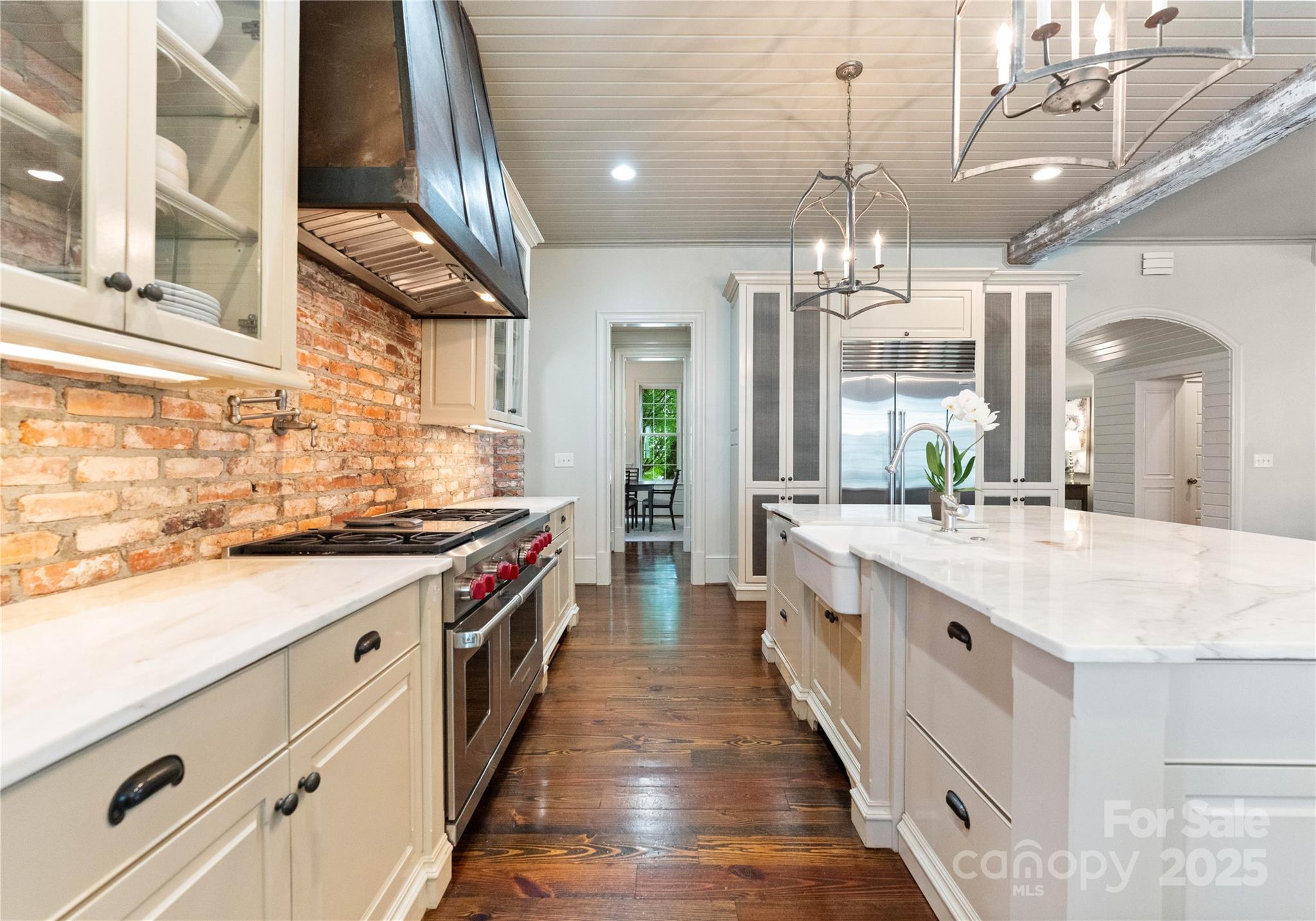 Mia Manor - Residential