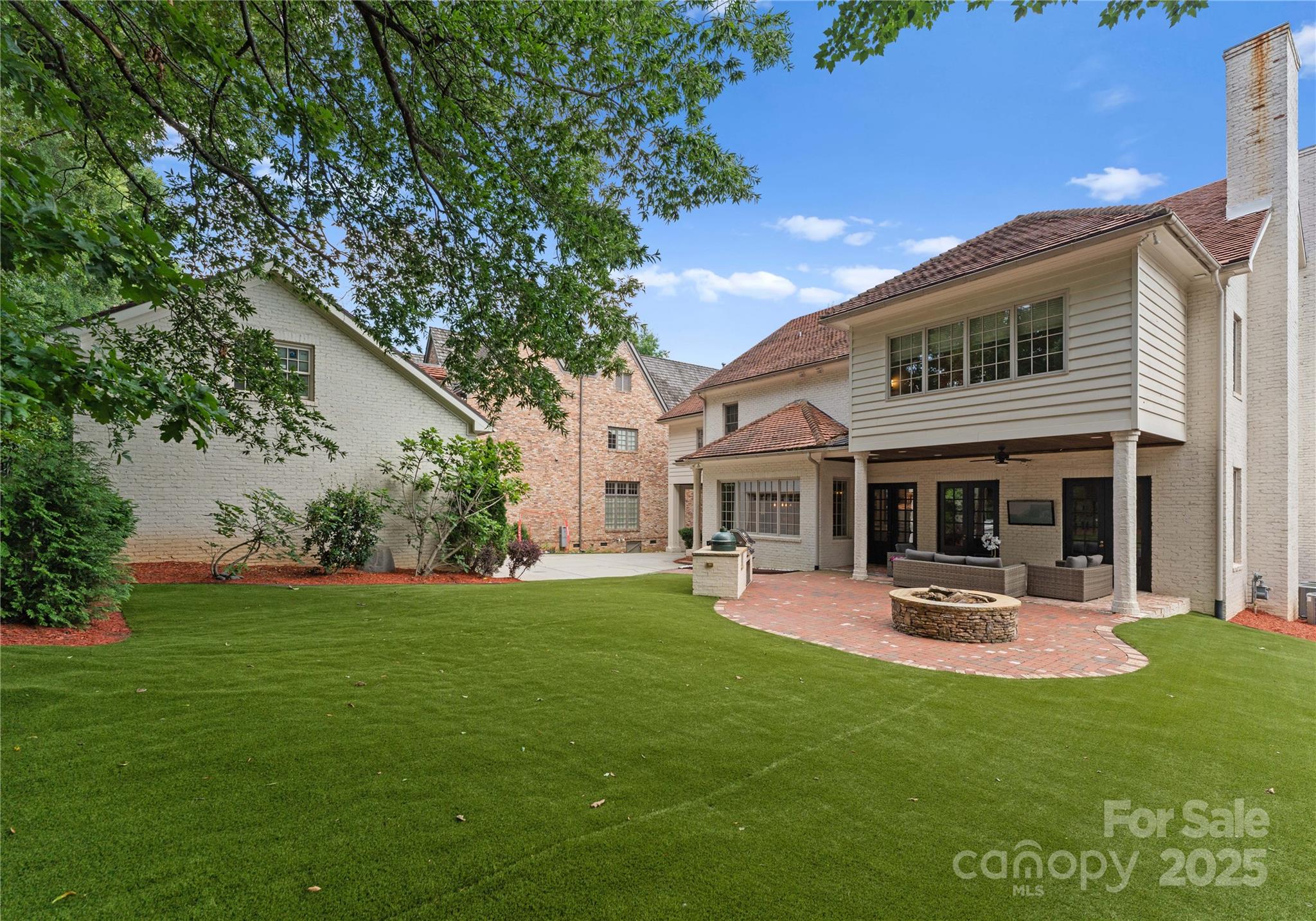 Mia Manor - Residential