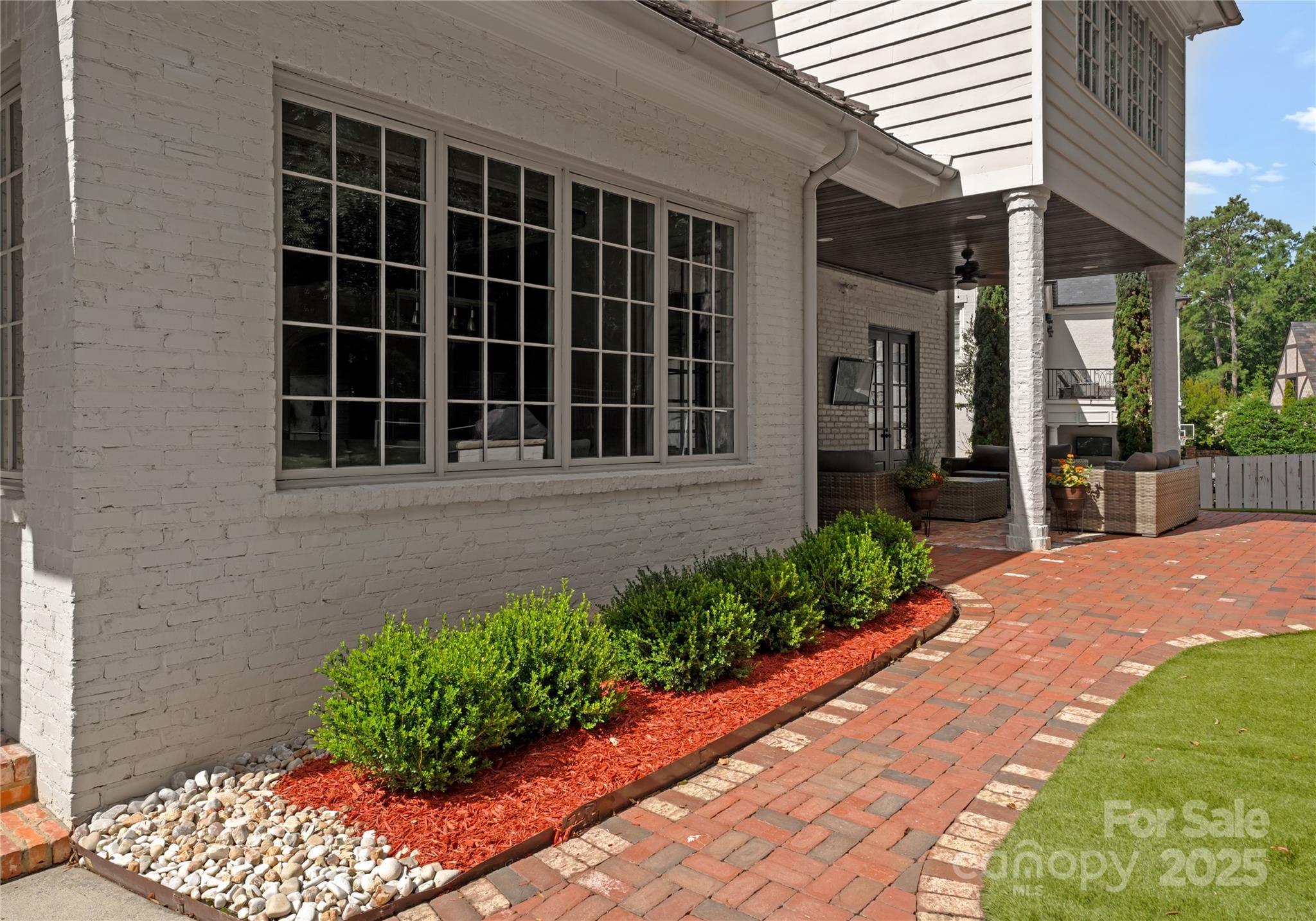 Mia Manor - Residential