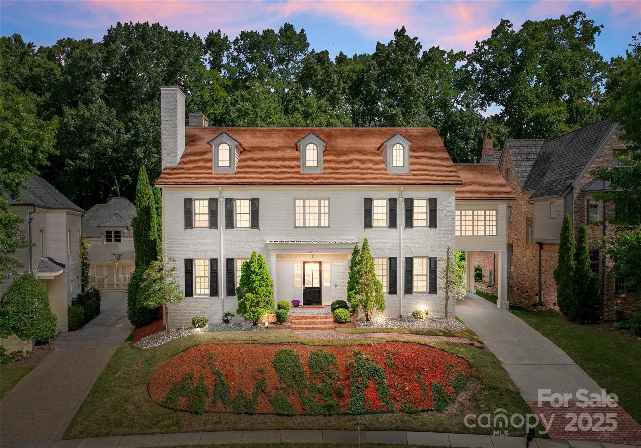 Mia Manor - Residential