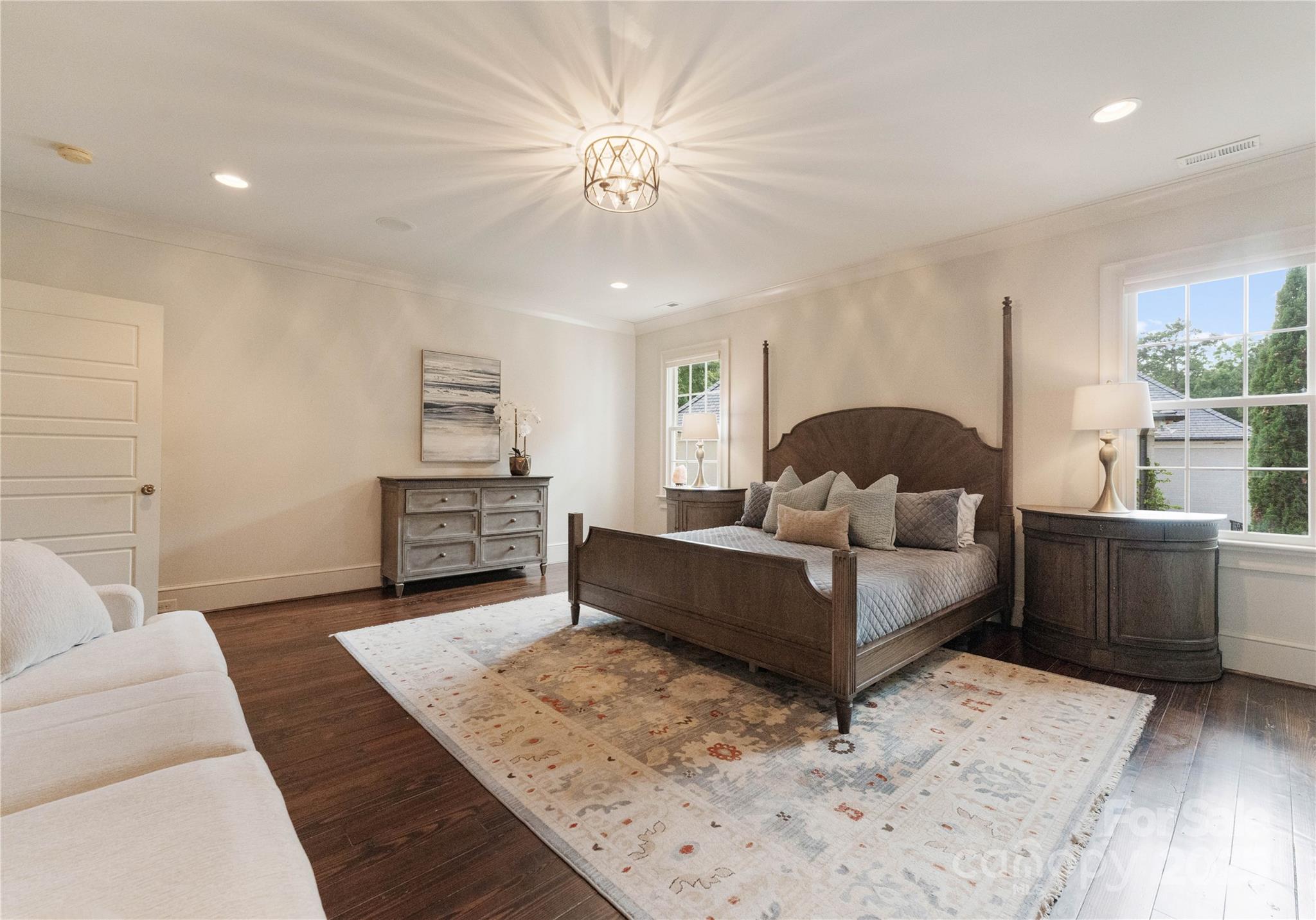 Mia Manor - Residential