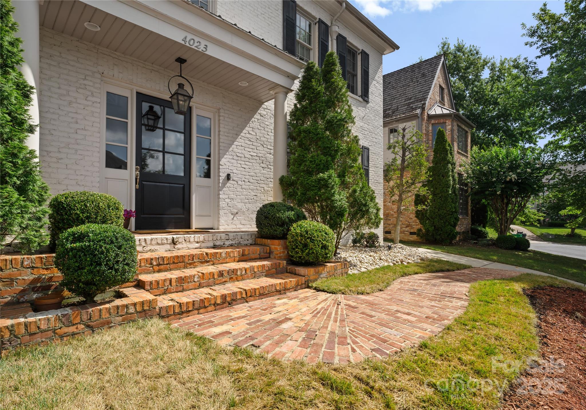 Mia Manor - Residential