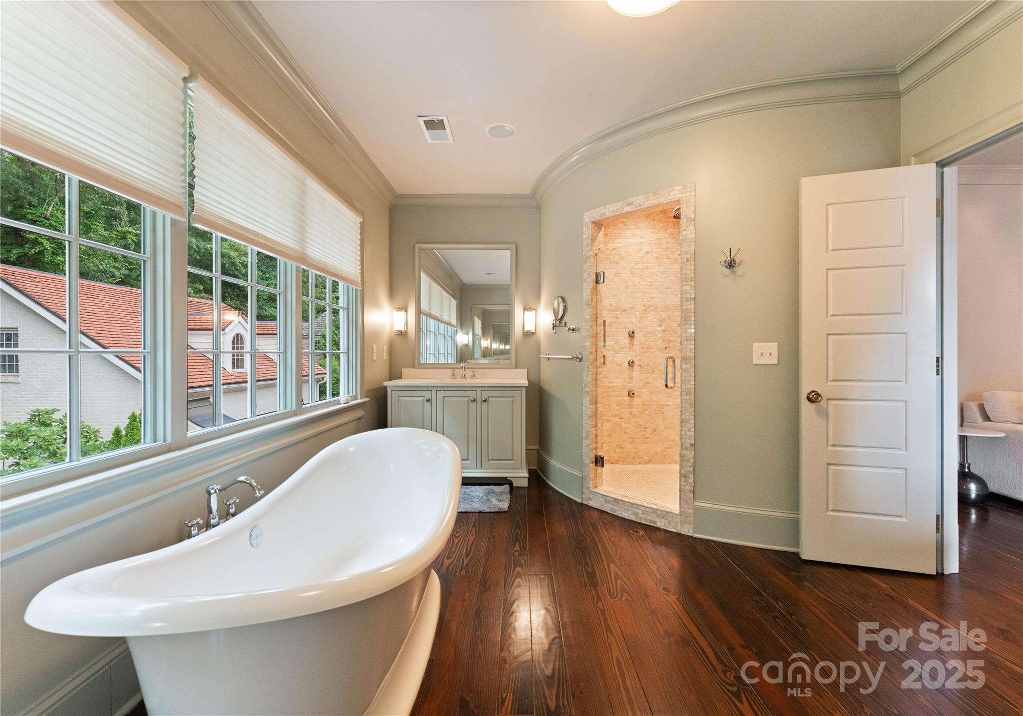 Mia Manor - Residential