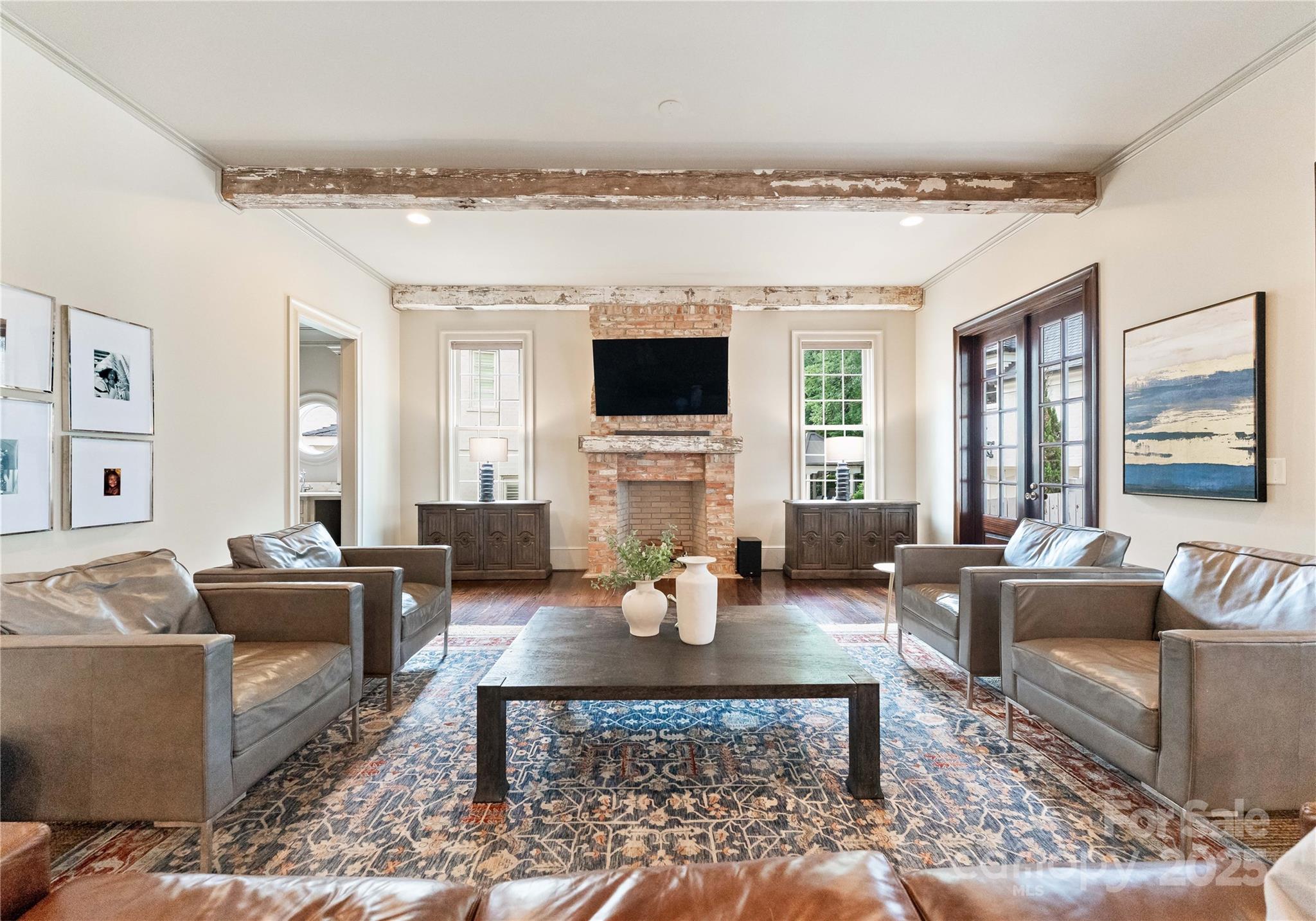 Mia Manor - Residential