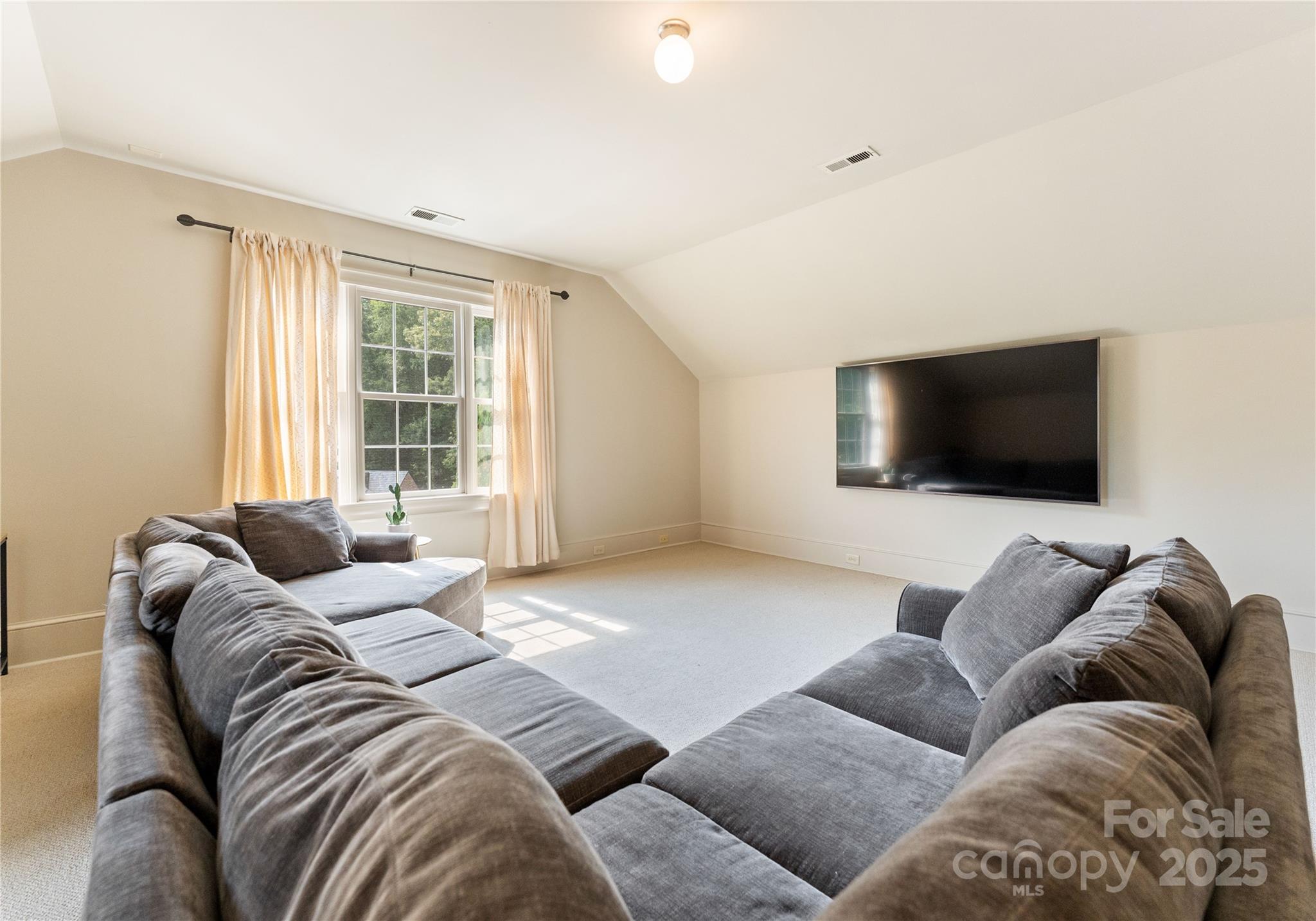 Mia Manor - Residential