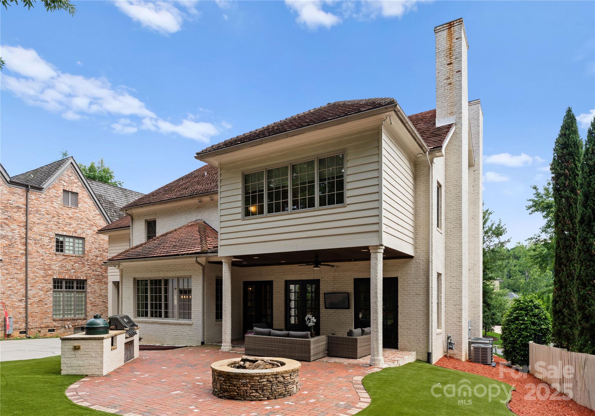 Mia Manor - Residential