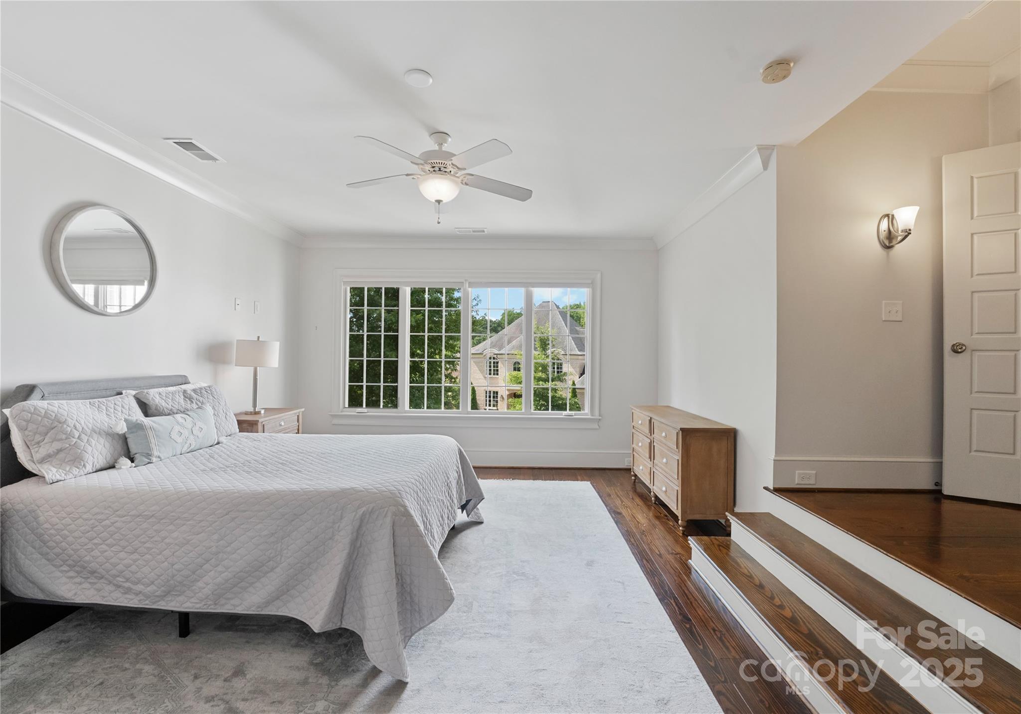 Mia Manor - Residential