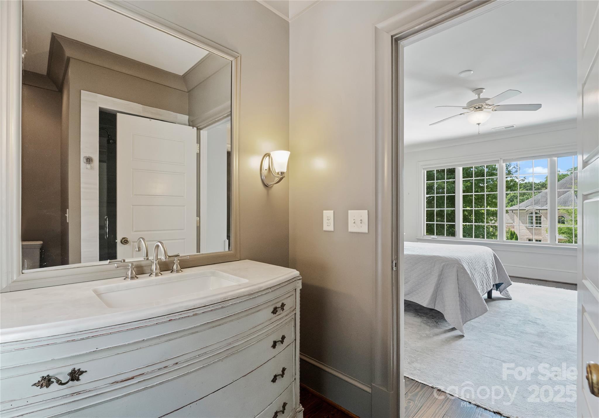 Mia Manor - Residential