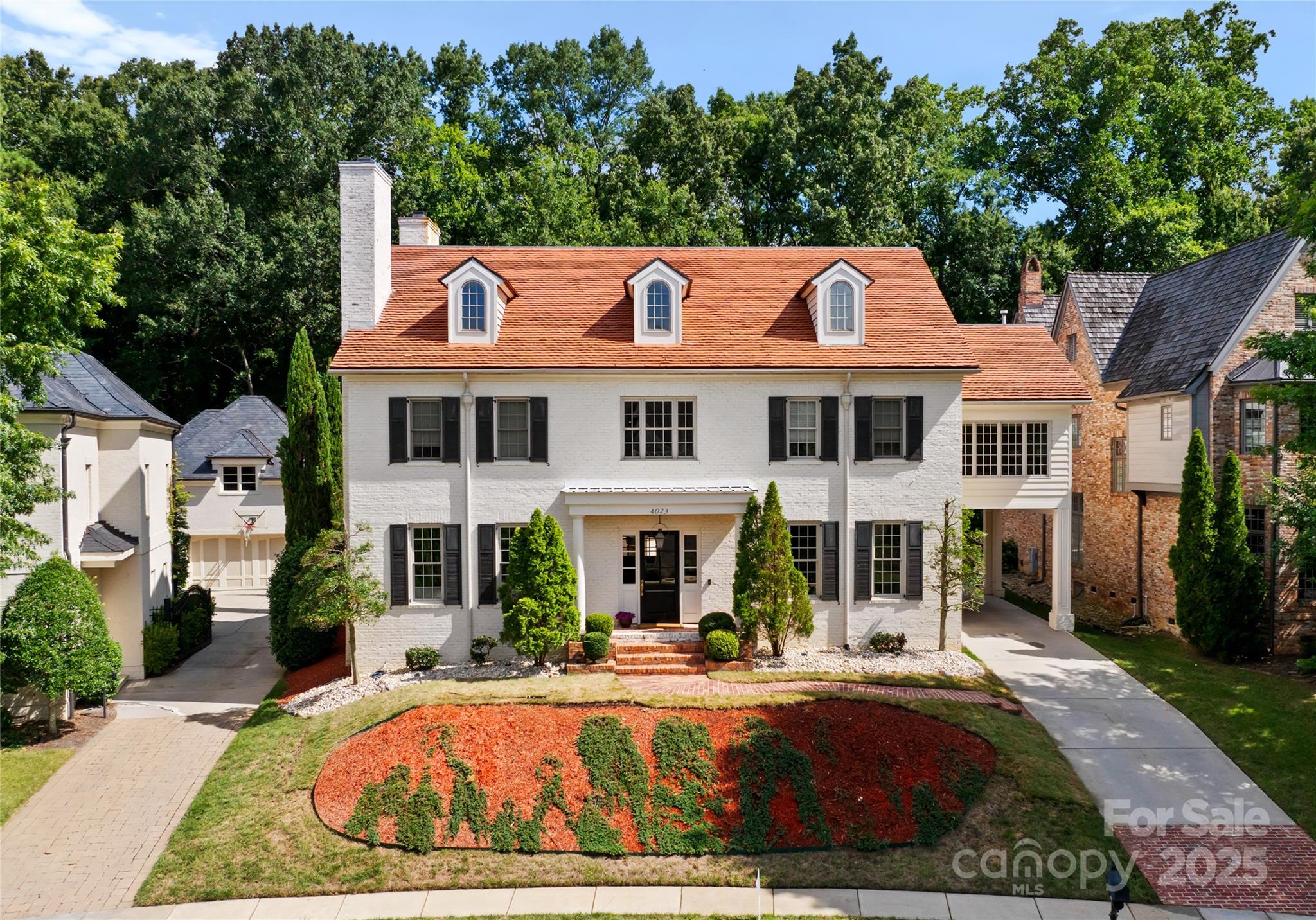 Mia Manor - Residential