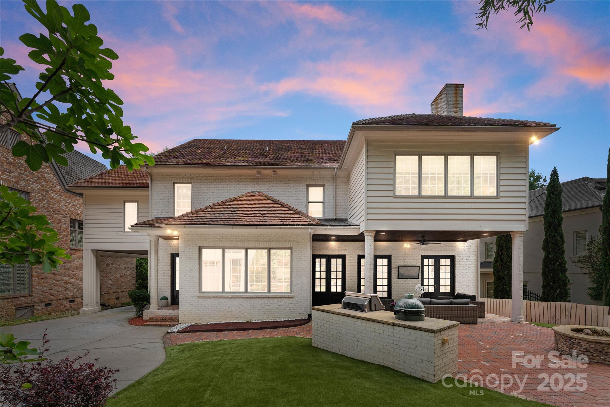 Mia Manor - Residential