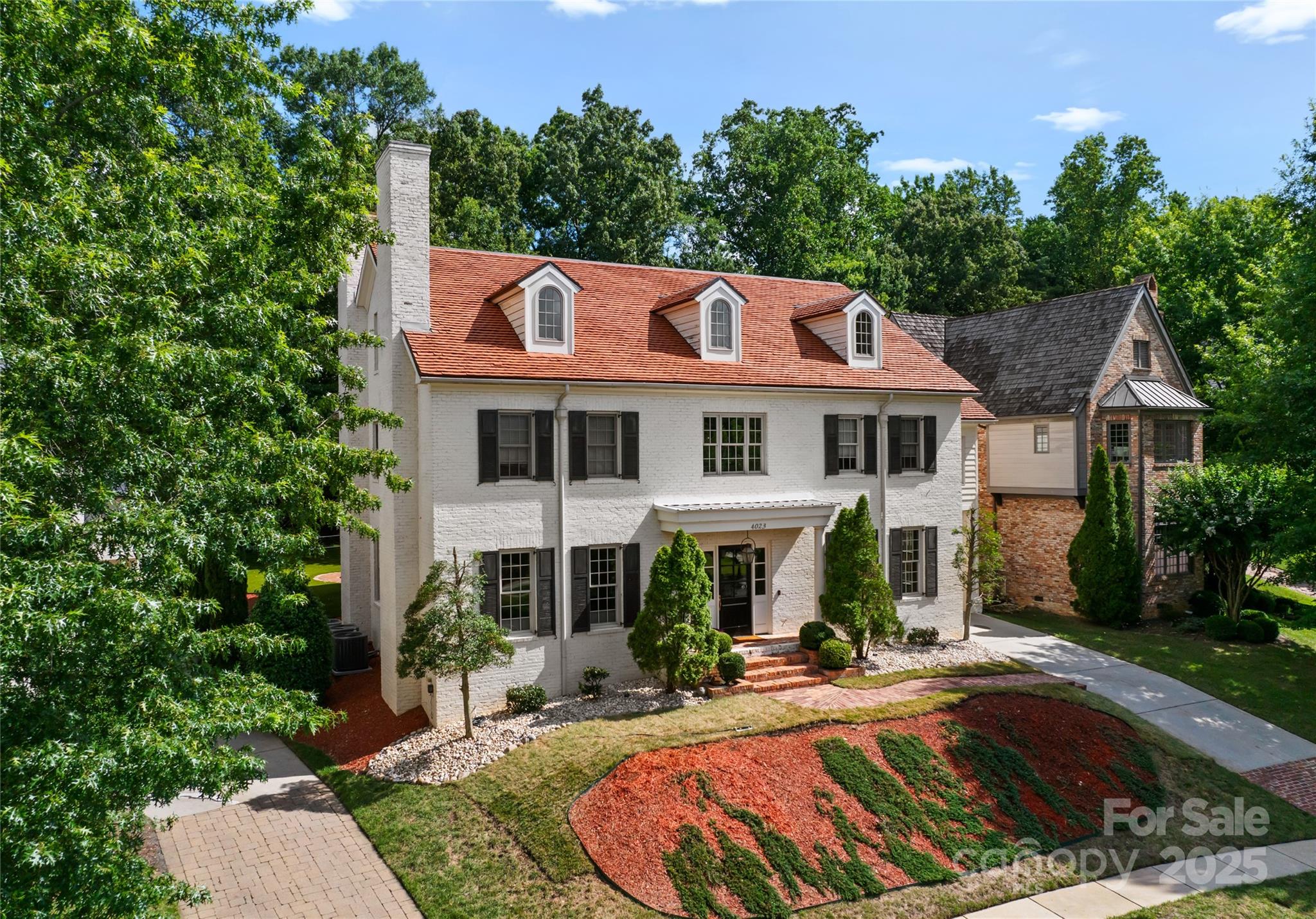 Mia Manor - Residential