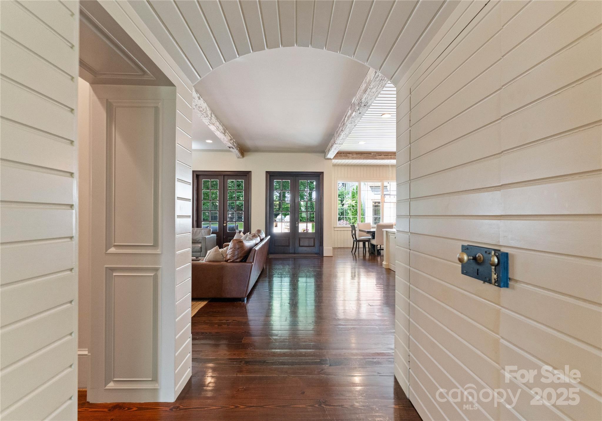 Mia Manor - Residential