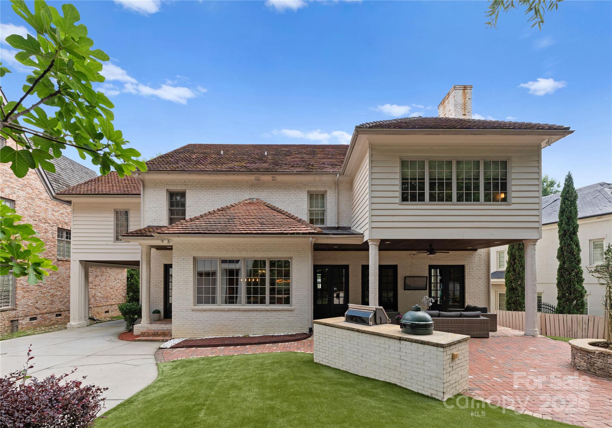 Mia Manor - Residential