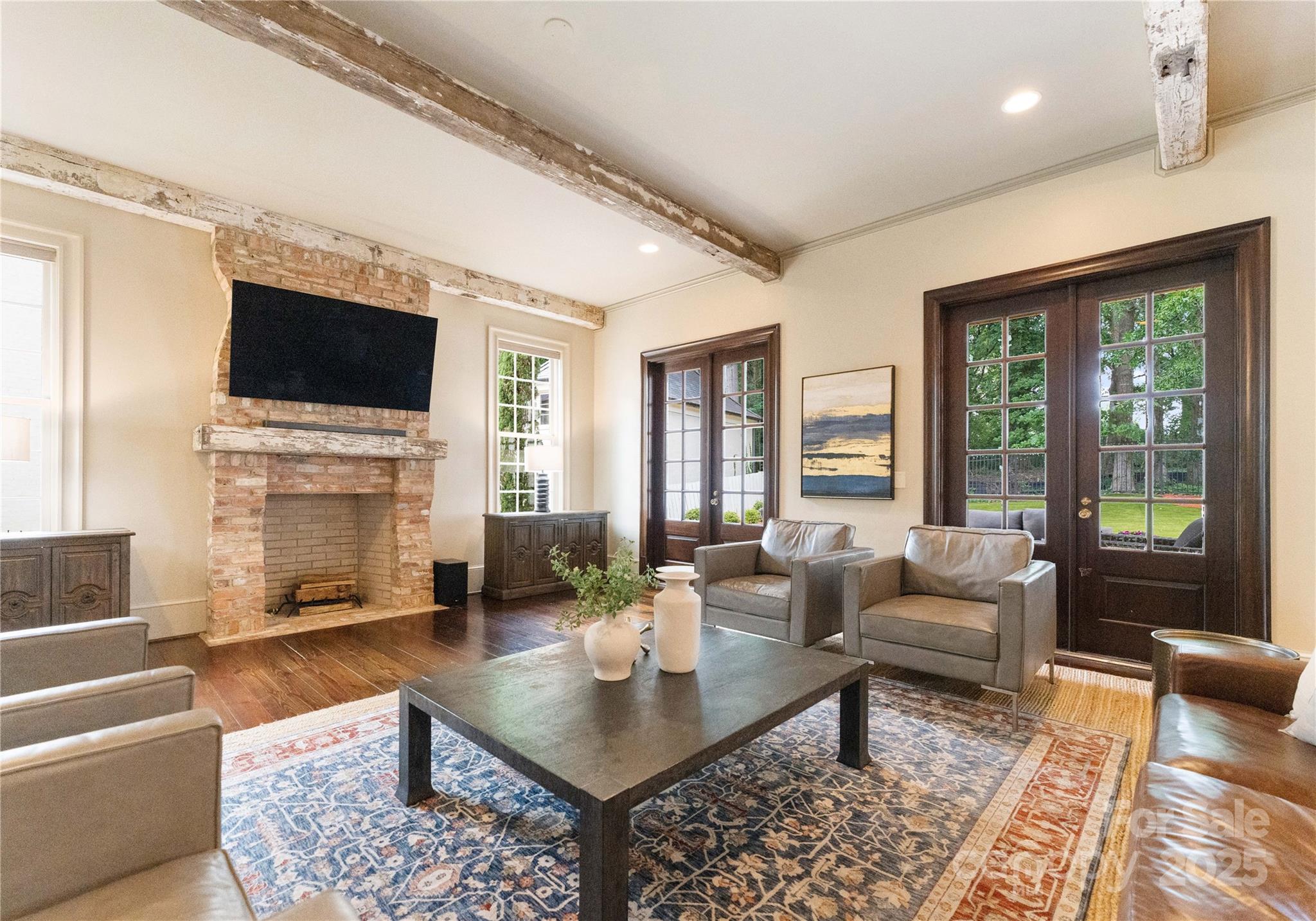 Mia Manor - Residential