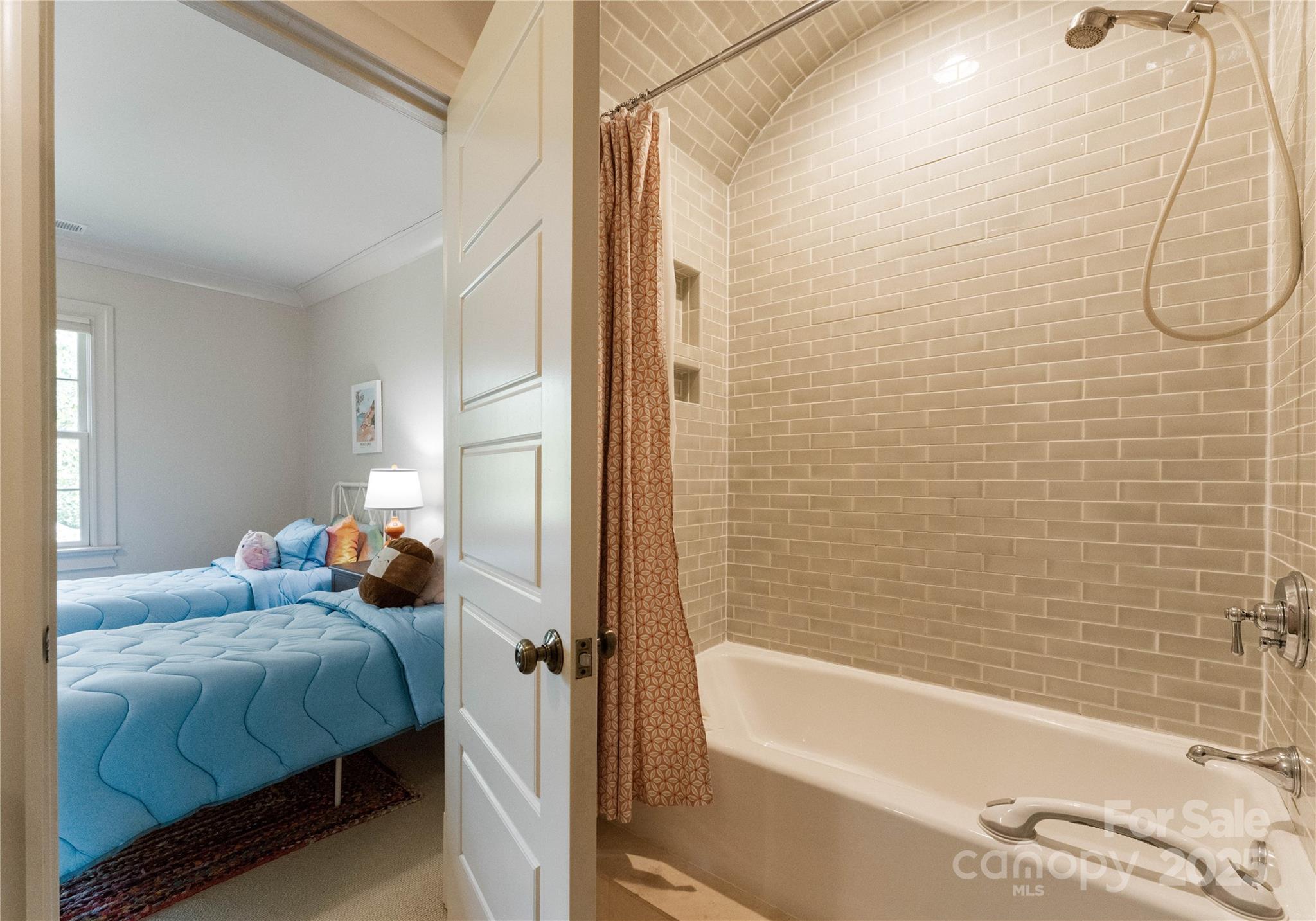 Mia Manor - Residential