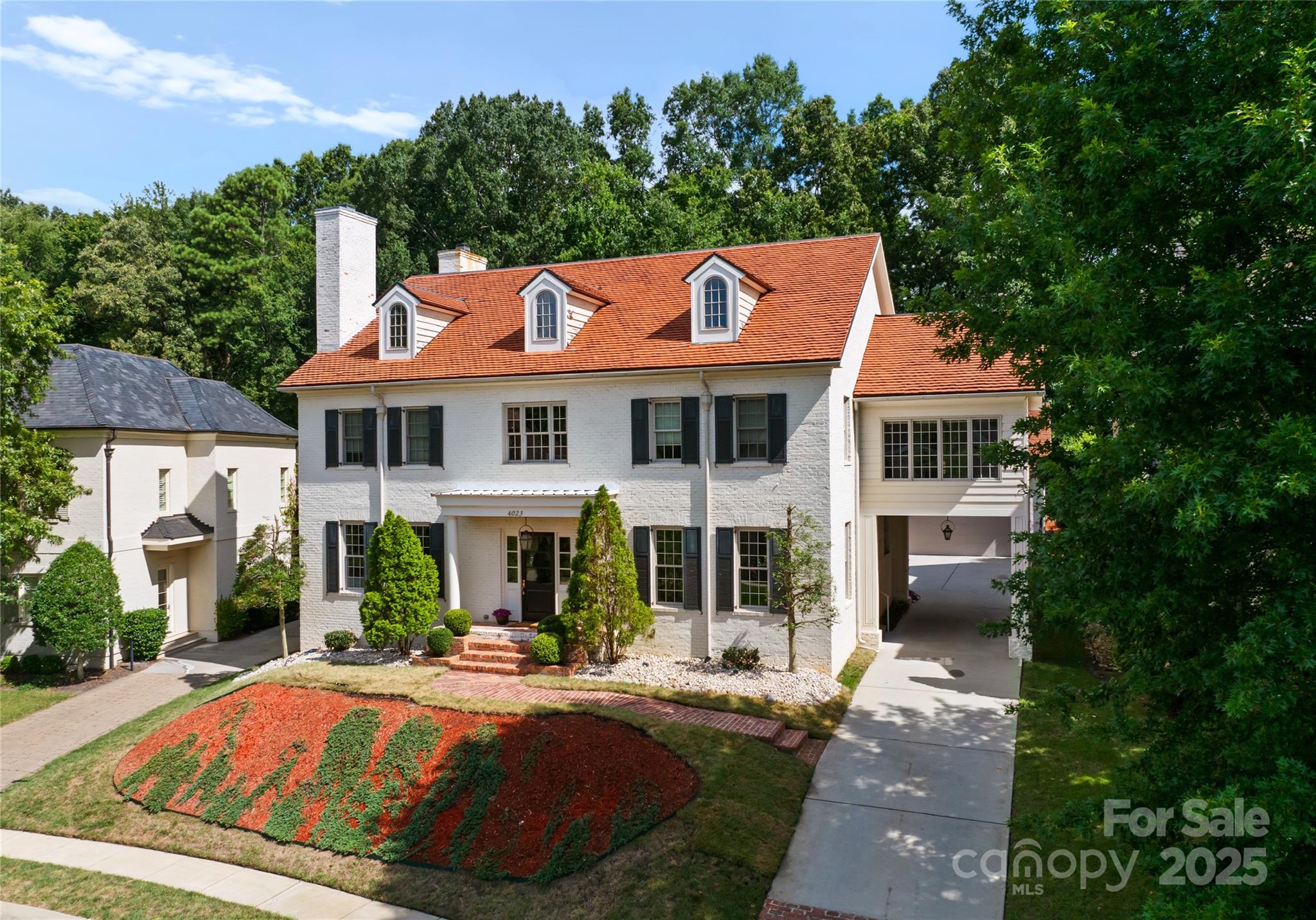 Mia Manor - Residential