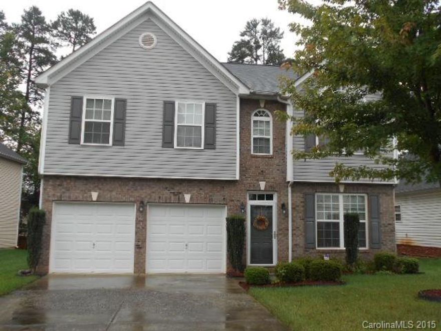 Beautiful floor plan! Shows like a model!! Large family room, formal dining room crown & chair rail moldings. Updated lighting & ceiling fans.  Maple kitchen cabinets & stainless steel appliances. Mstr bedroom has trey ceiling and deluxe mstr bath.  Level lot extends beyond the tree border.  Great location close to shopping, hospitals and hwy access.