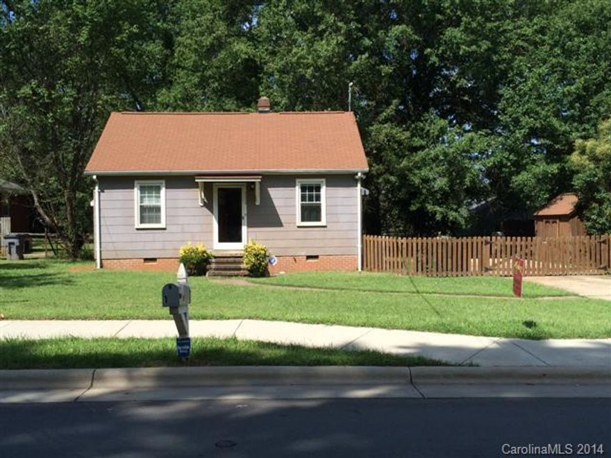 Priced $13k below tax value. Investor sale...currently rented for $600/mo.
Please do not disturb tenant, drive-by only.
Part of larger package including lots, multi-family, and SFR's- Contact Listing Agent for more info.
Seller to make no repairs, showing will be arranged with acceptable offer and proof of funds. 
All information to be verified during Due Diligence.